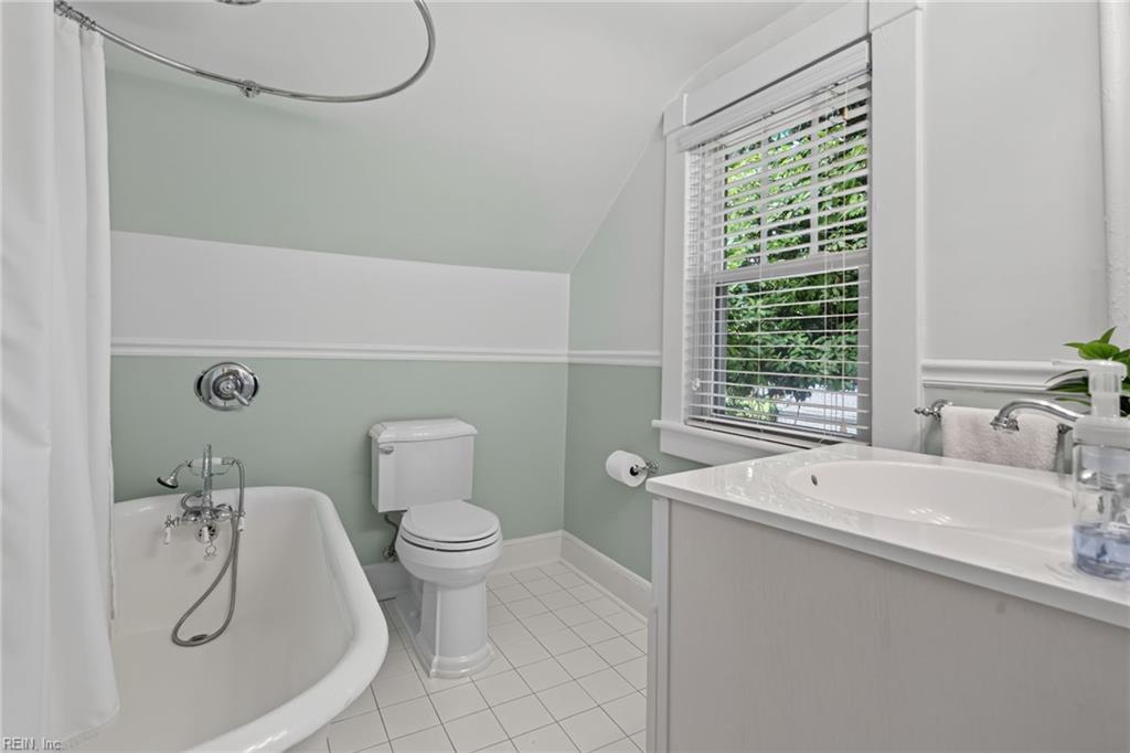 1130 Larchmont CRES