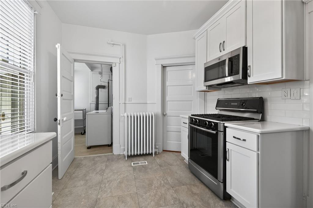 1130 Larchmont CRES