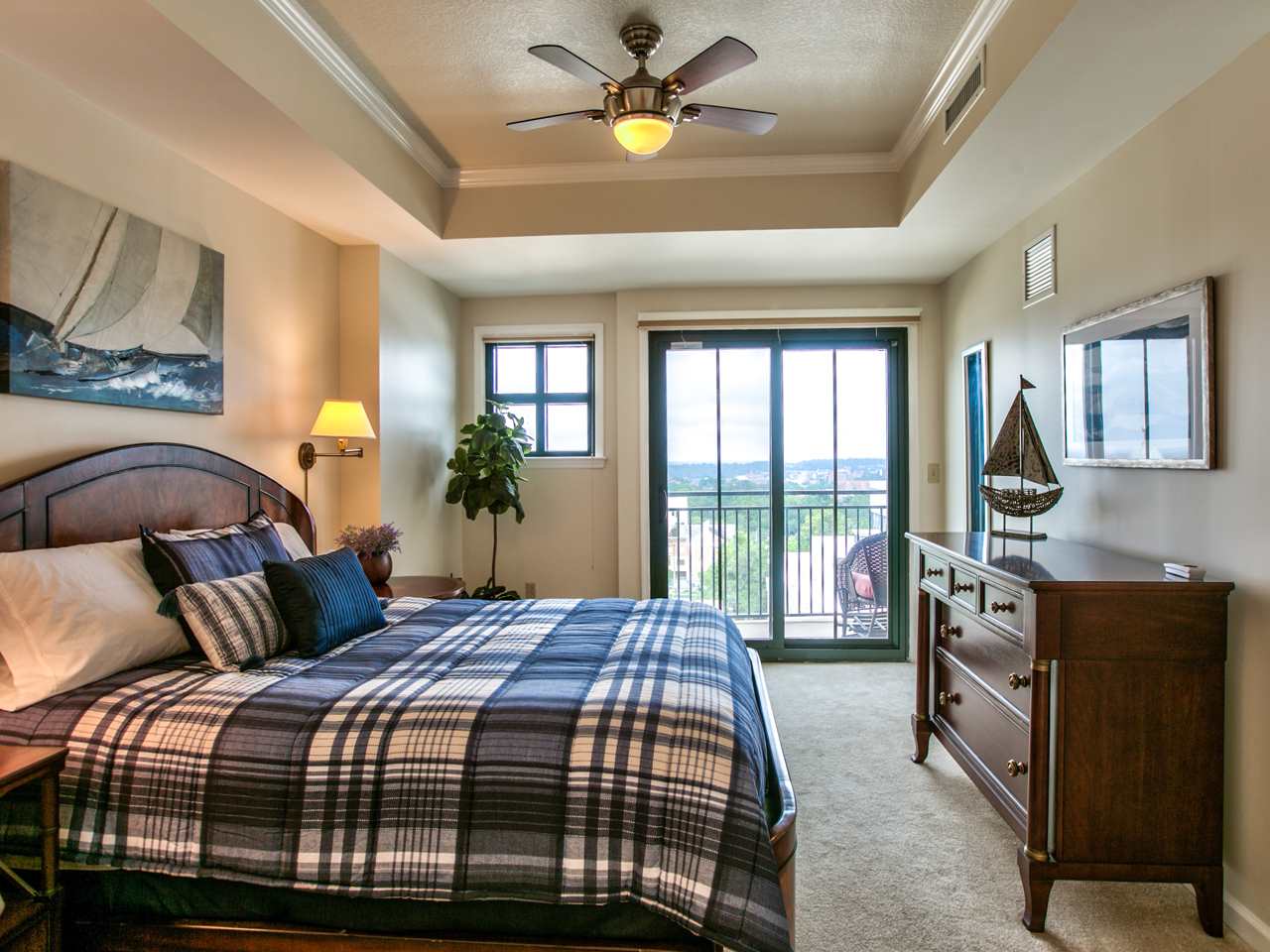 121 N MONROE Street Unit: 1103