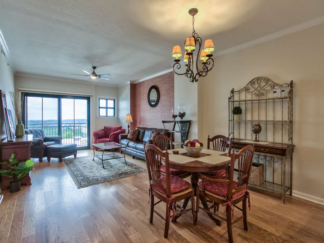 121 N MONROE Street Unit: 1103