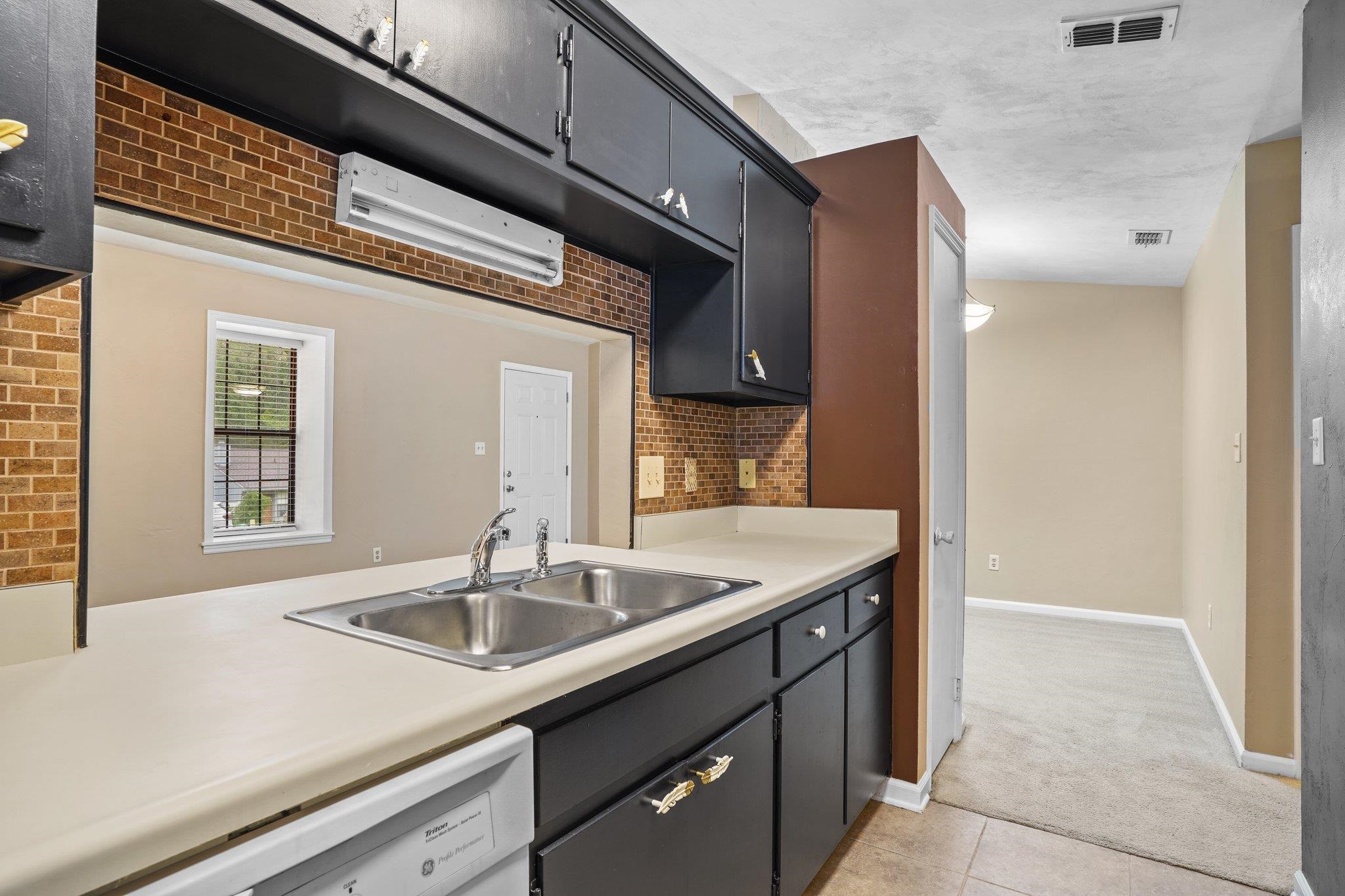 143 W WHETHERBINE Way