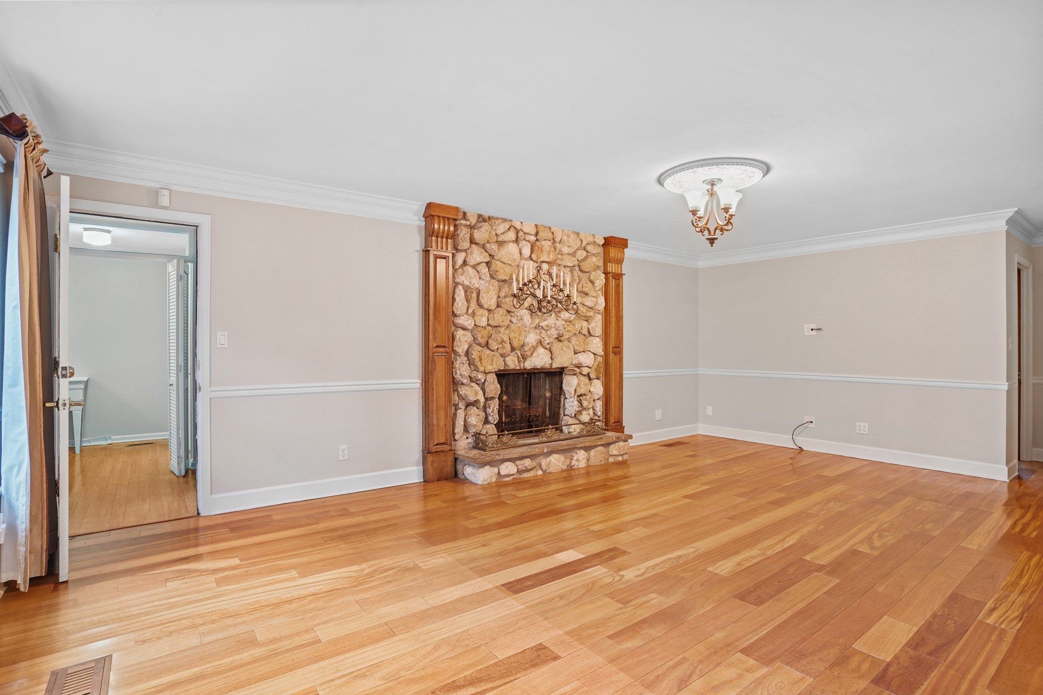 431 SHANTILLY Terrace