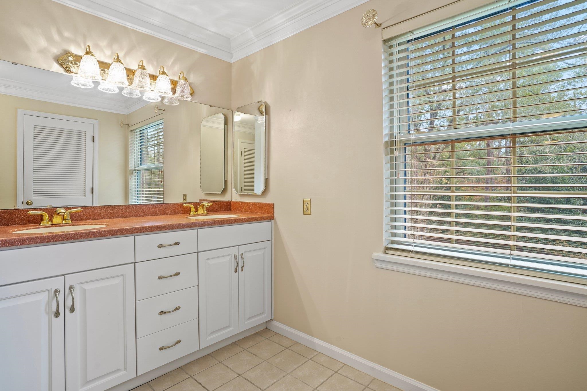 431 SHANTILLY Terrace