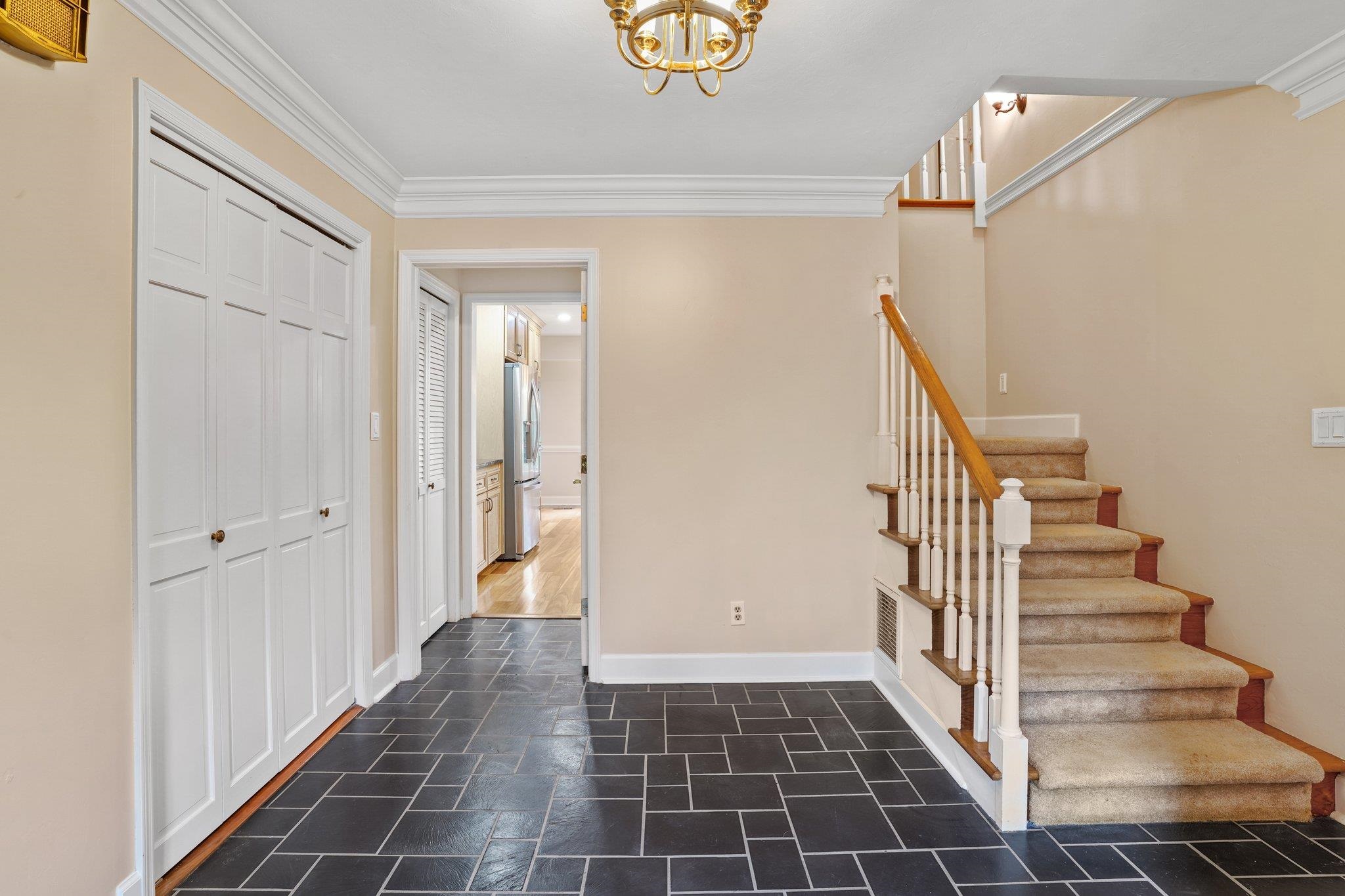 431 SHANTILLY Terrace