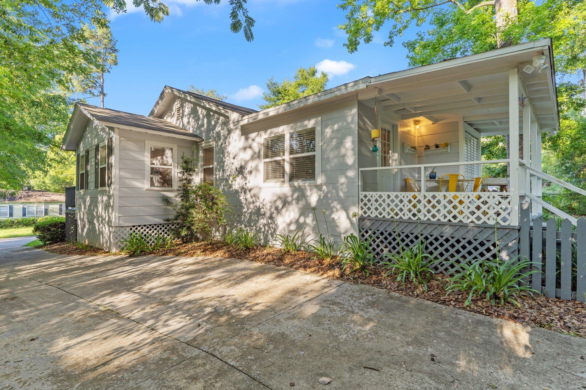 506 COLLINS Drive
