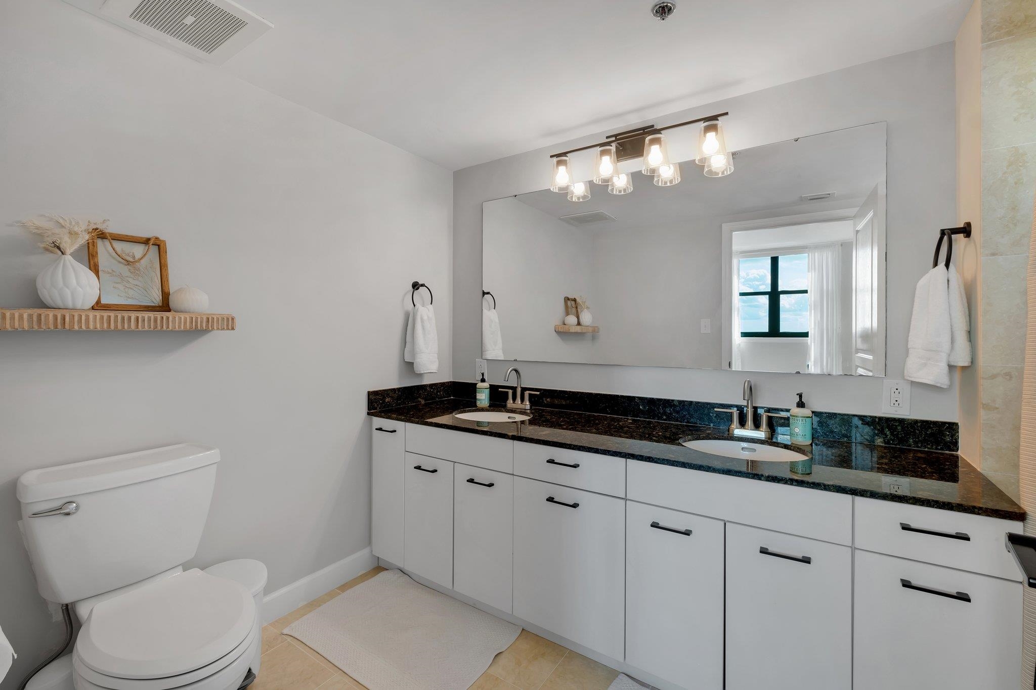 300 S DUVAL Street Unit: 1211