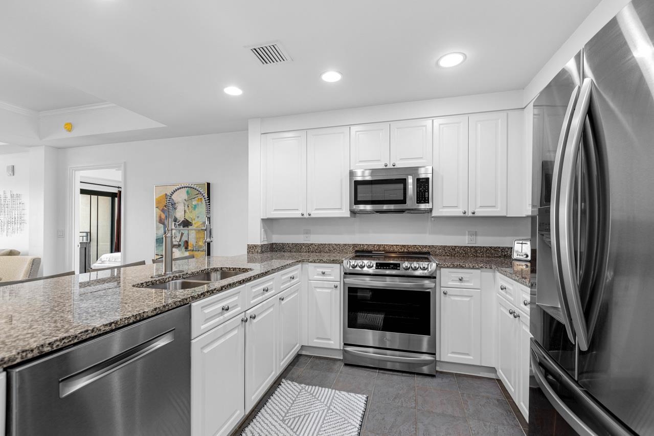 121 N Monroe Street Unit: 7008