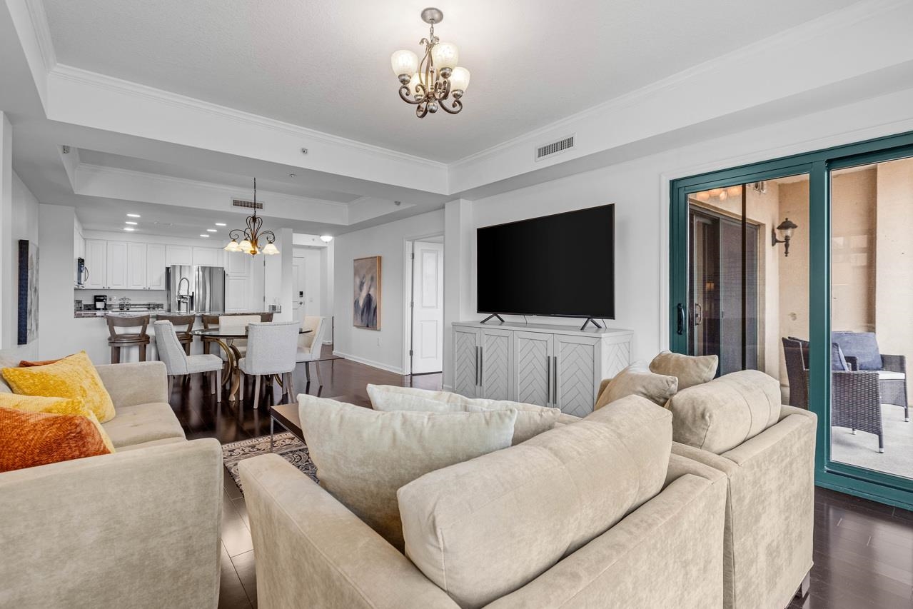 121 N Monroe Street Unit: 7008