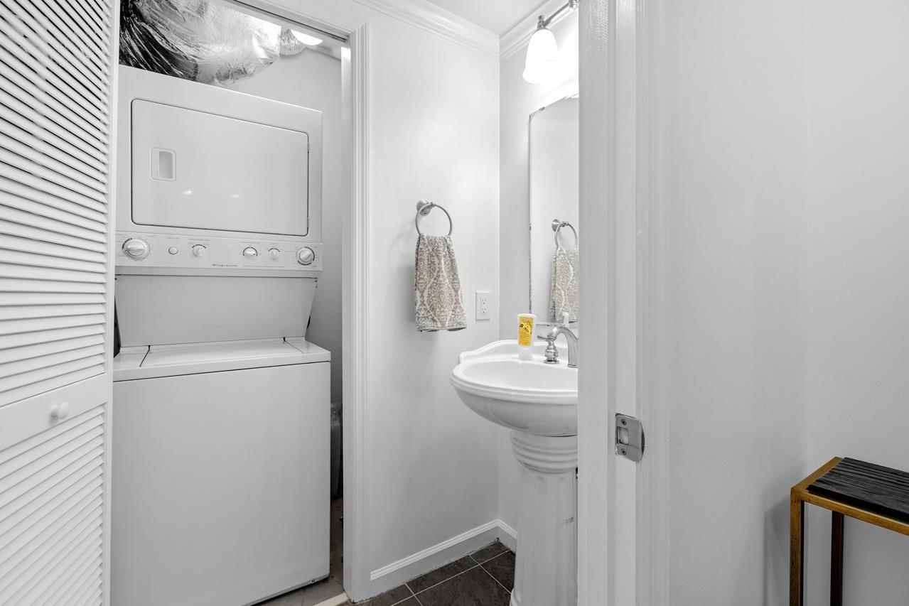 121 N Monroe Street Unit: 7008