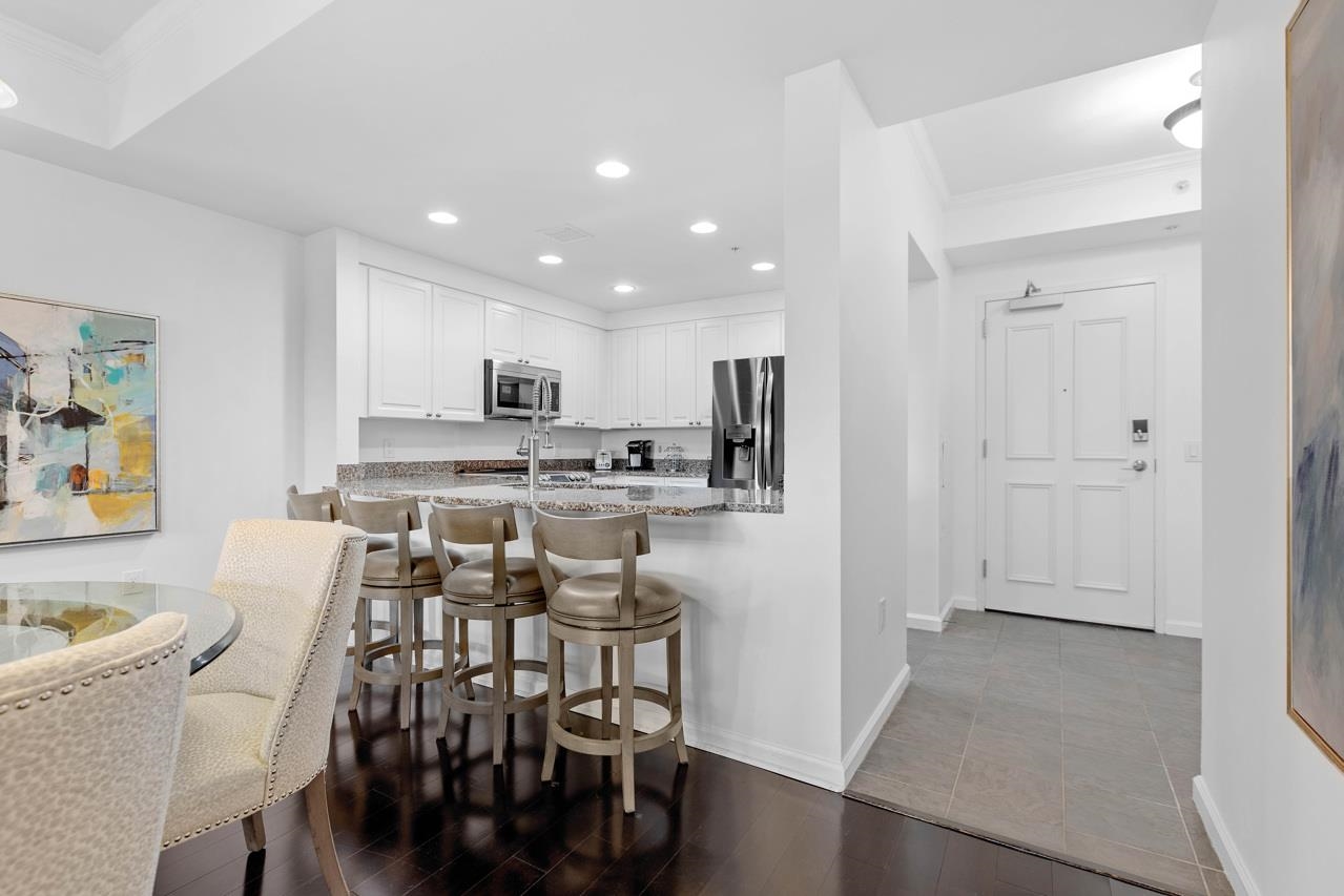 121 N Monroe Street Unit: 7008