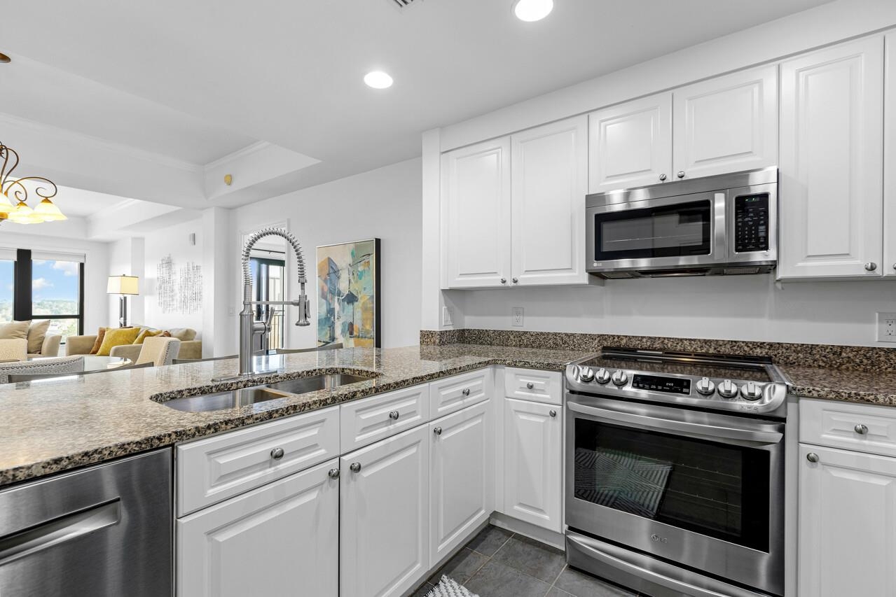 121 N Monroe Street Unit: 7008