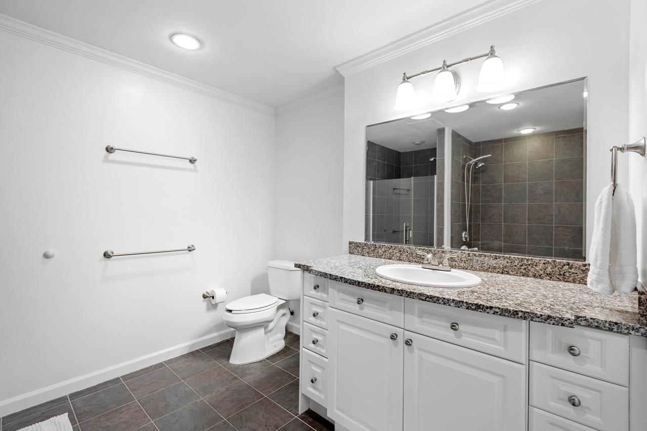 121 N Monroe Street Unit: 7008