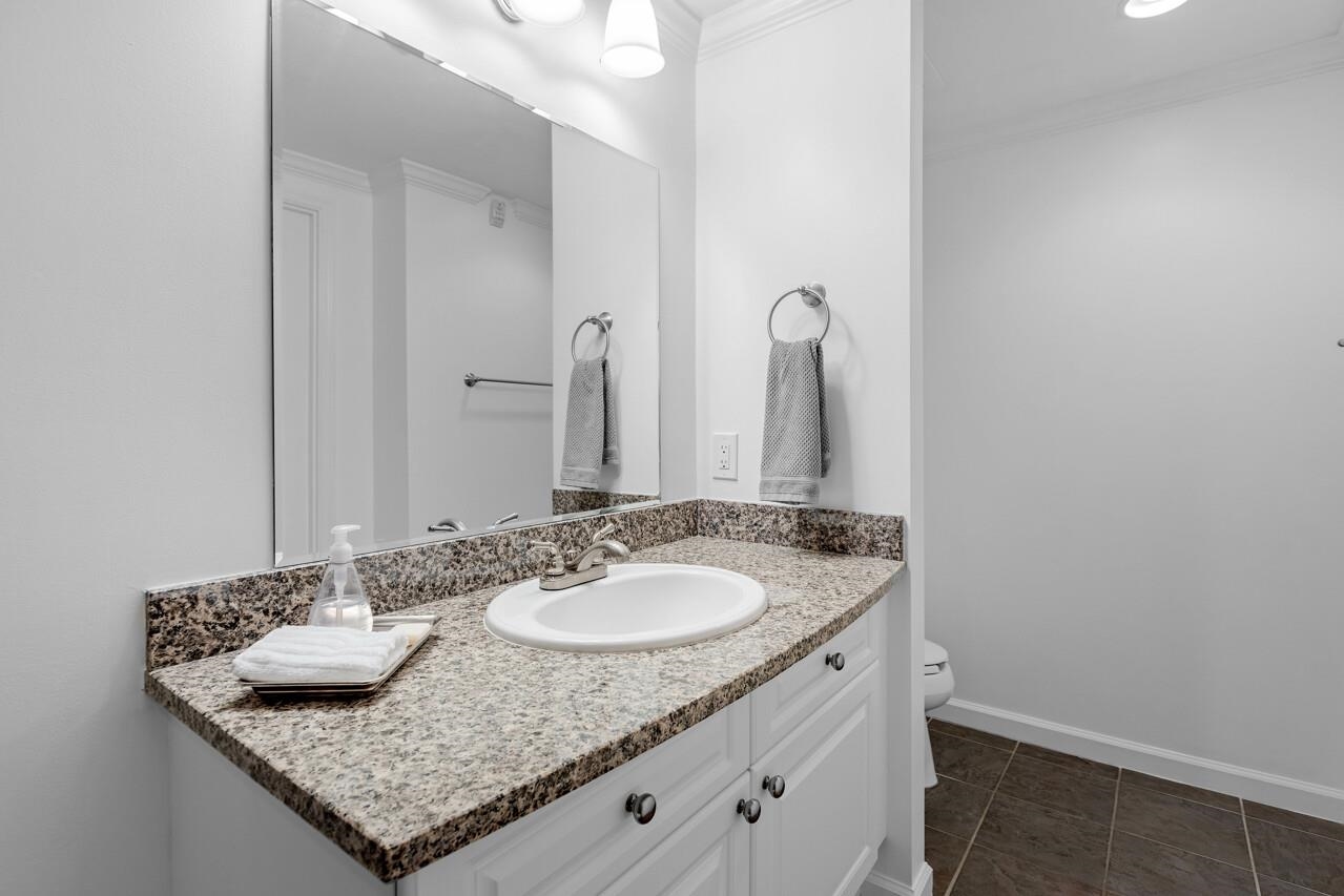121 N Monroe Street Unit: 7008