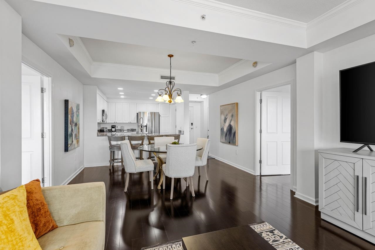 121 N Monroe Street Unit: 7008