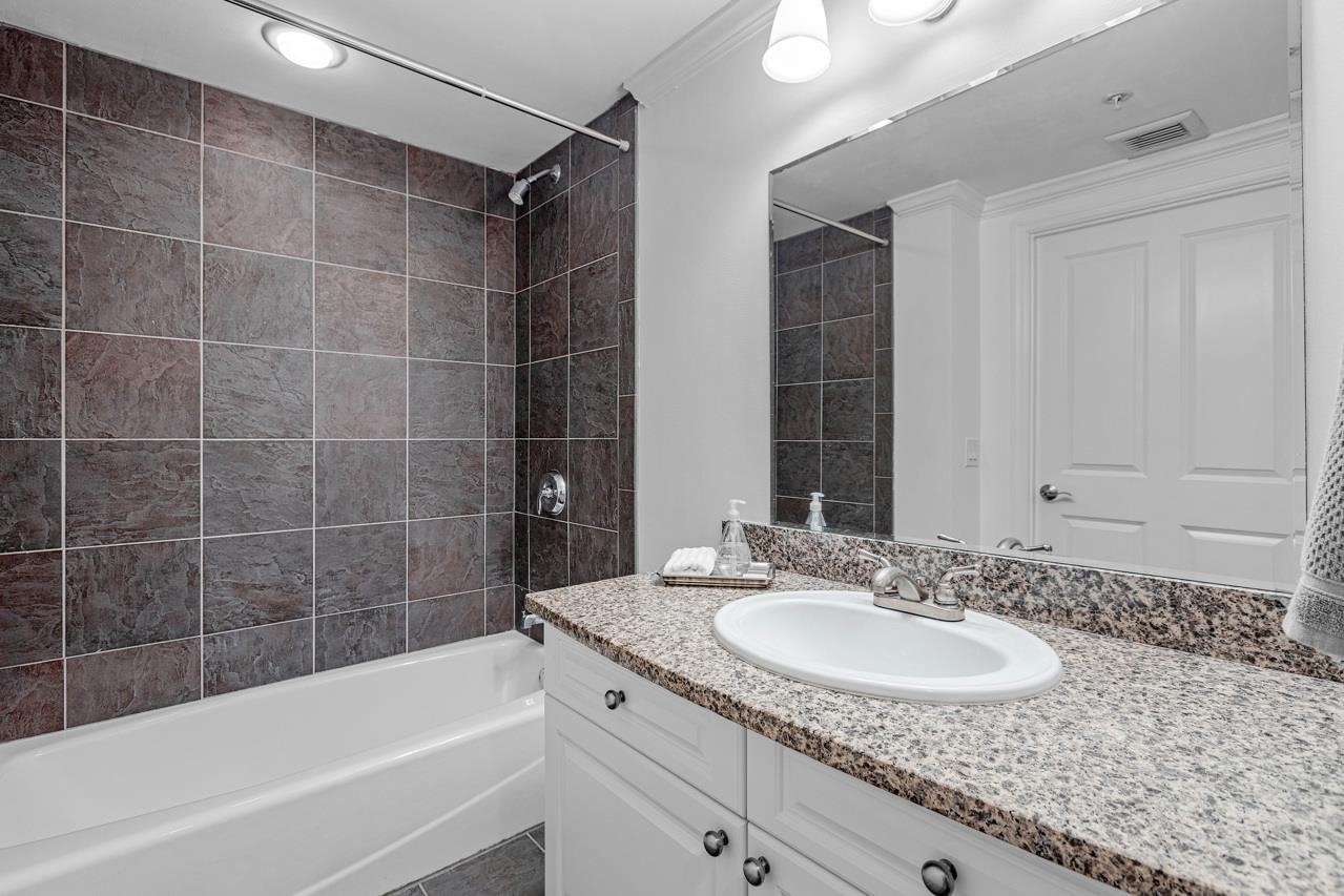 121 N Monroe Street Unit: 7008