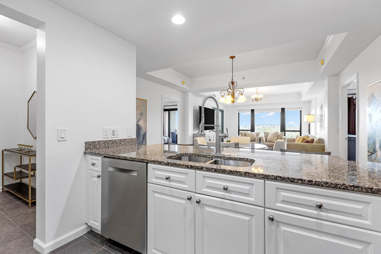 121 N Monroe Street Unit: 7008