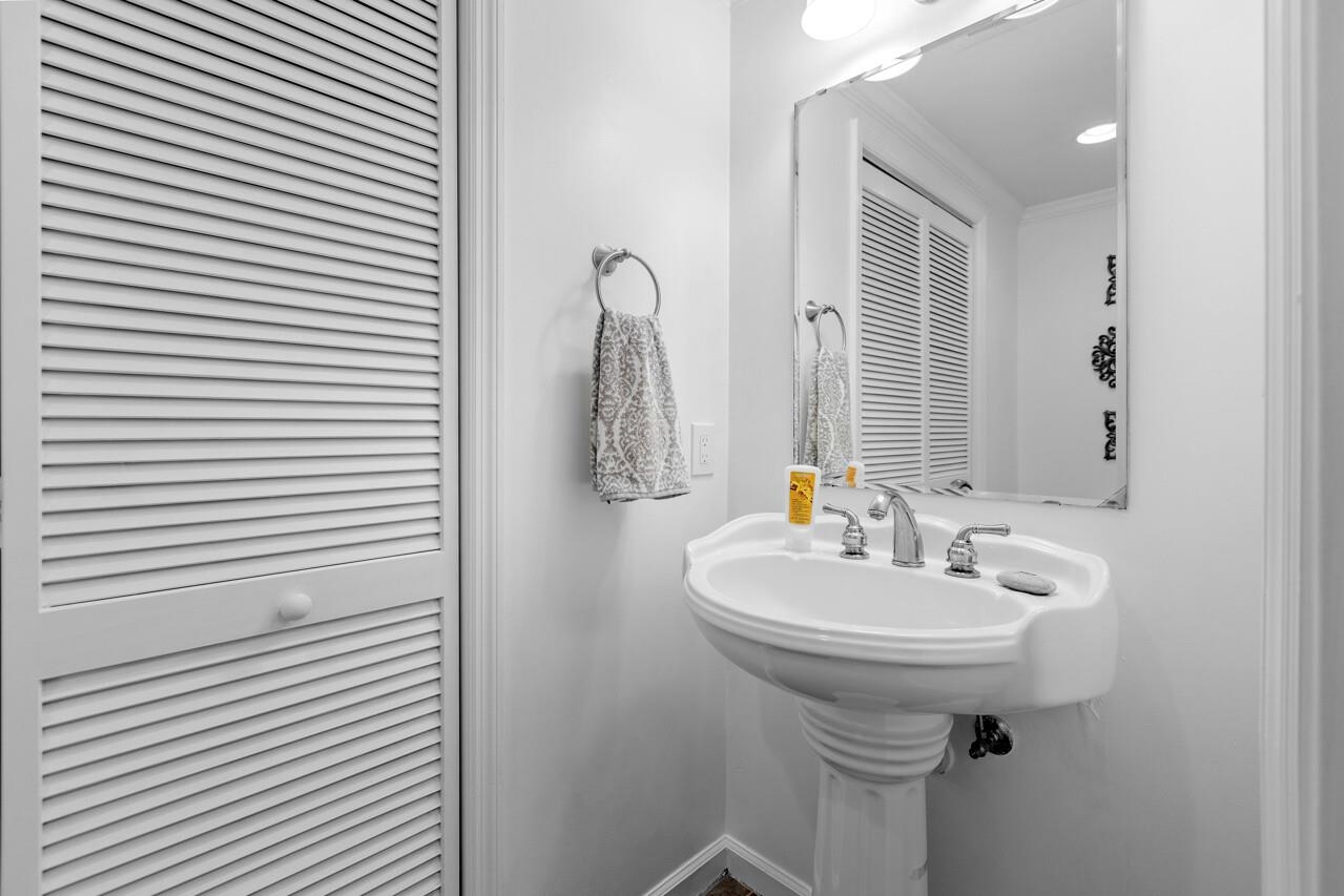 121 N Monroe Street Unit: 7008