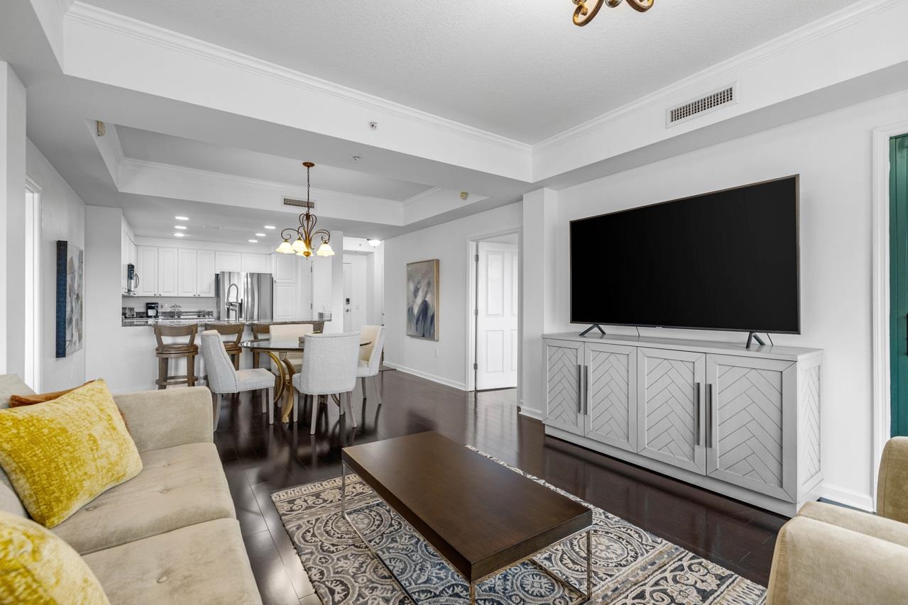 121 N Monroe Street Unit: 7008