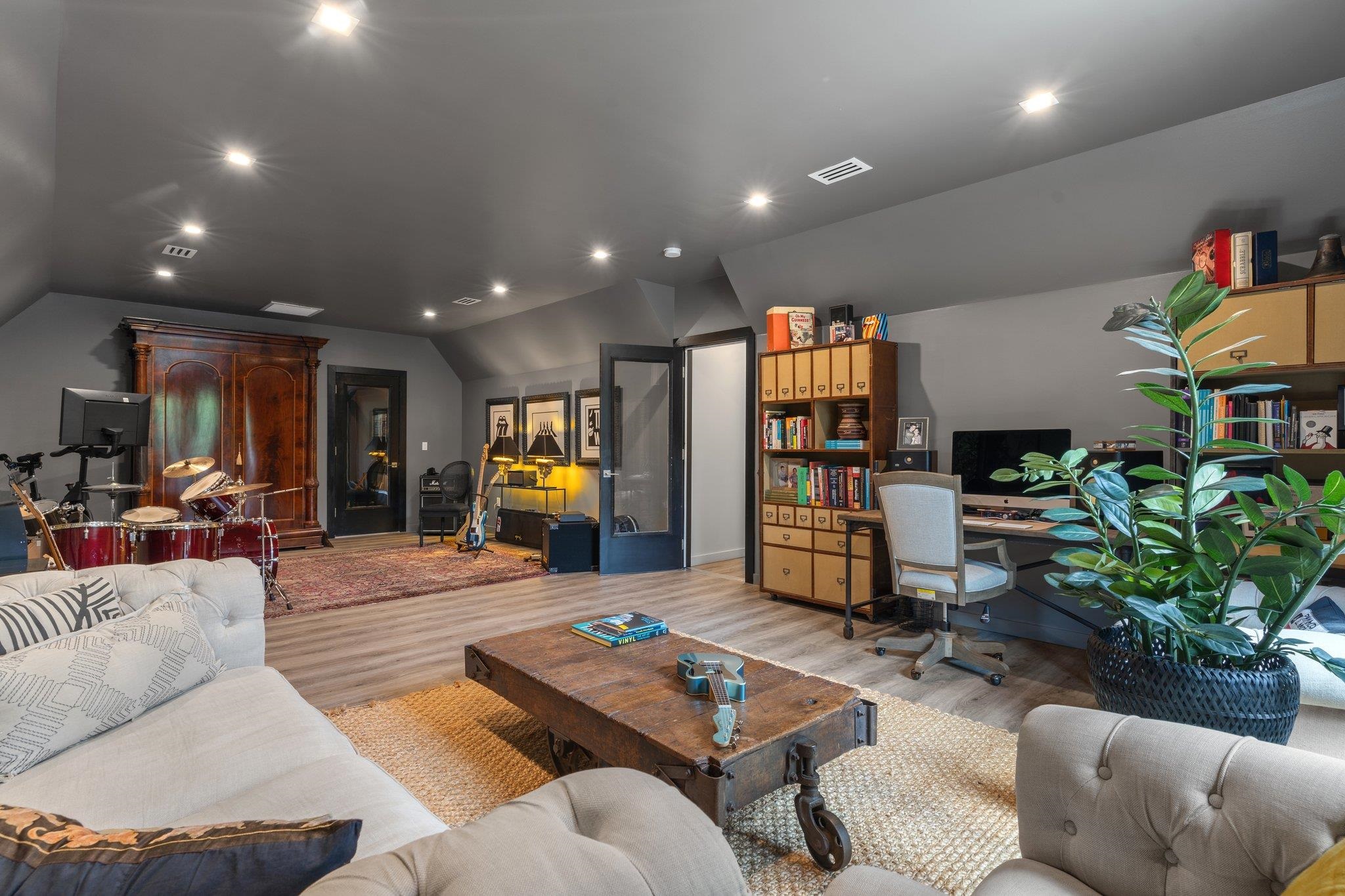 1642 MITCHELL Avenue