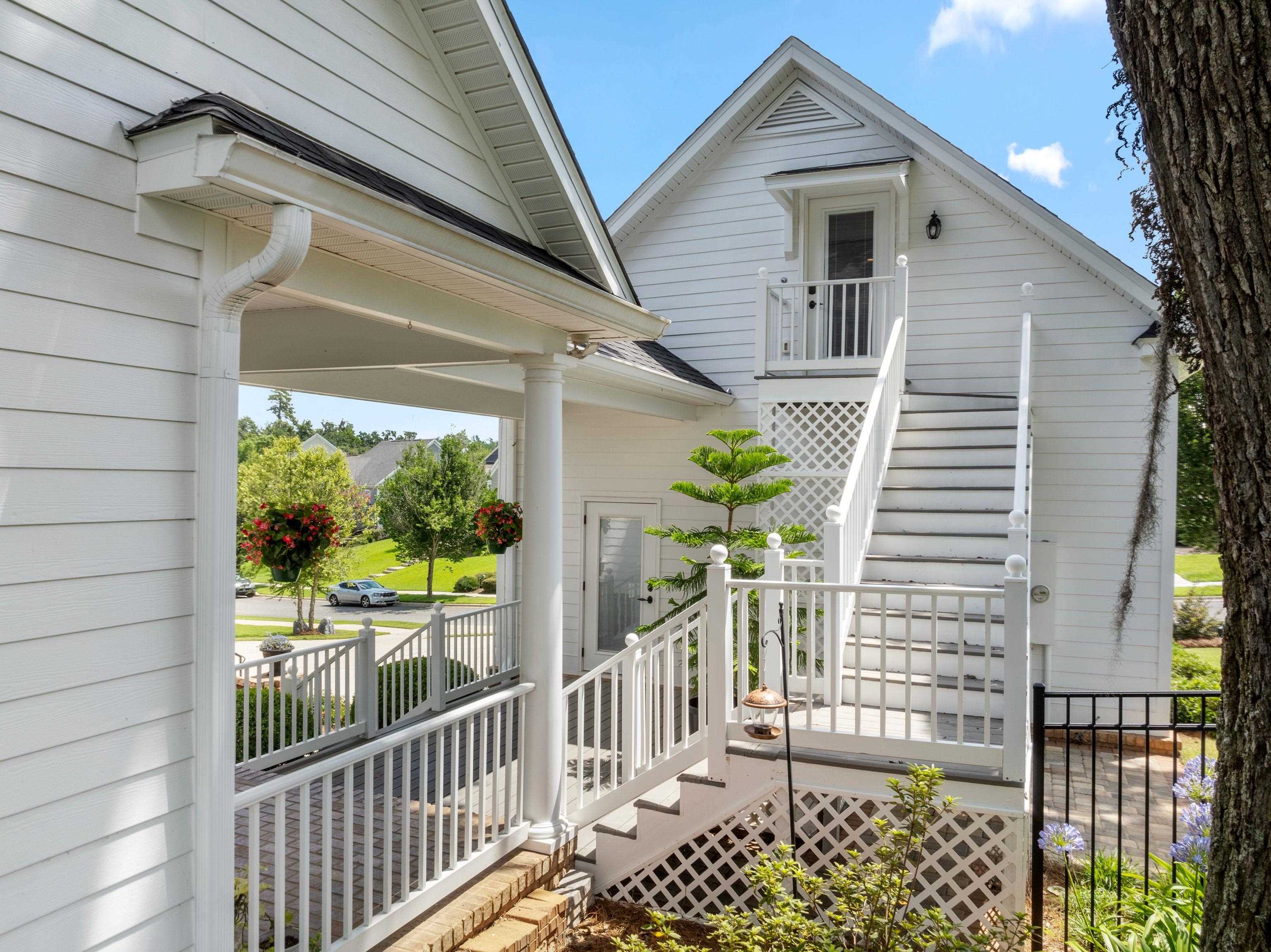 3044 DICKINSON Drive