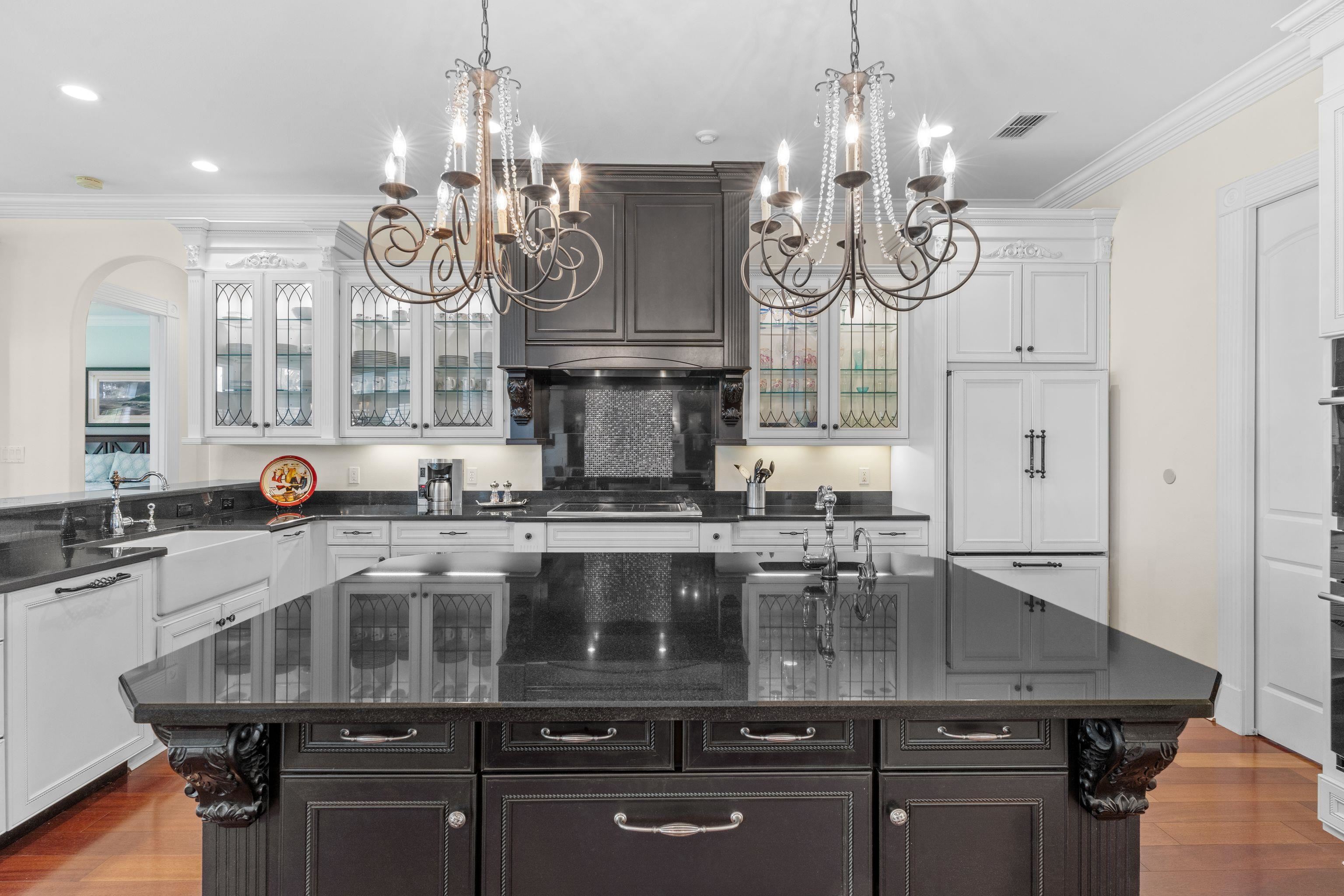 3044 DICKINSON Drive