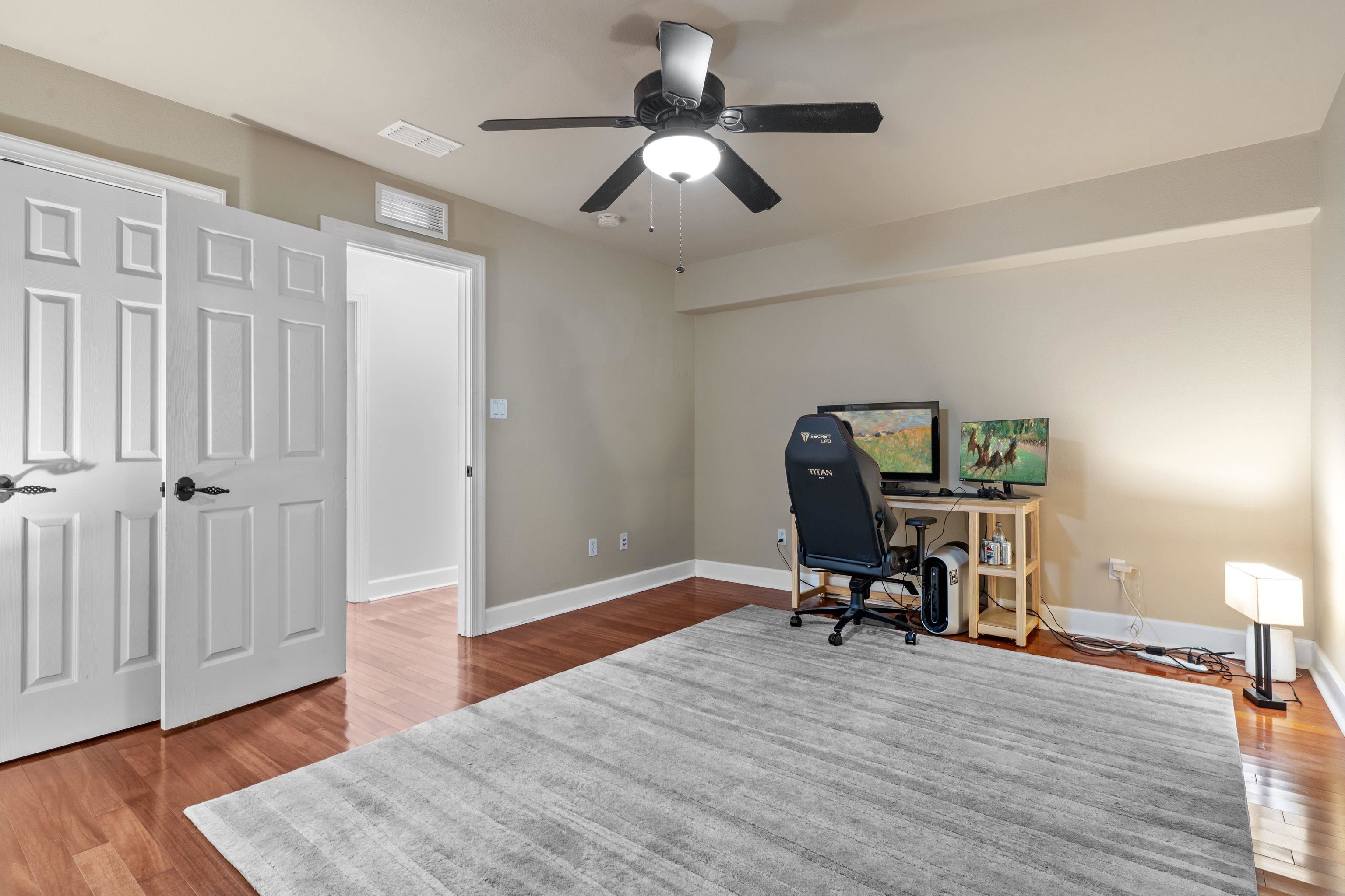 3044 DICKINSON Drive