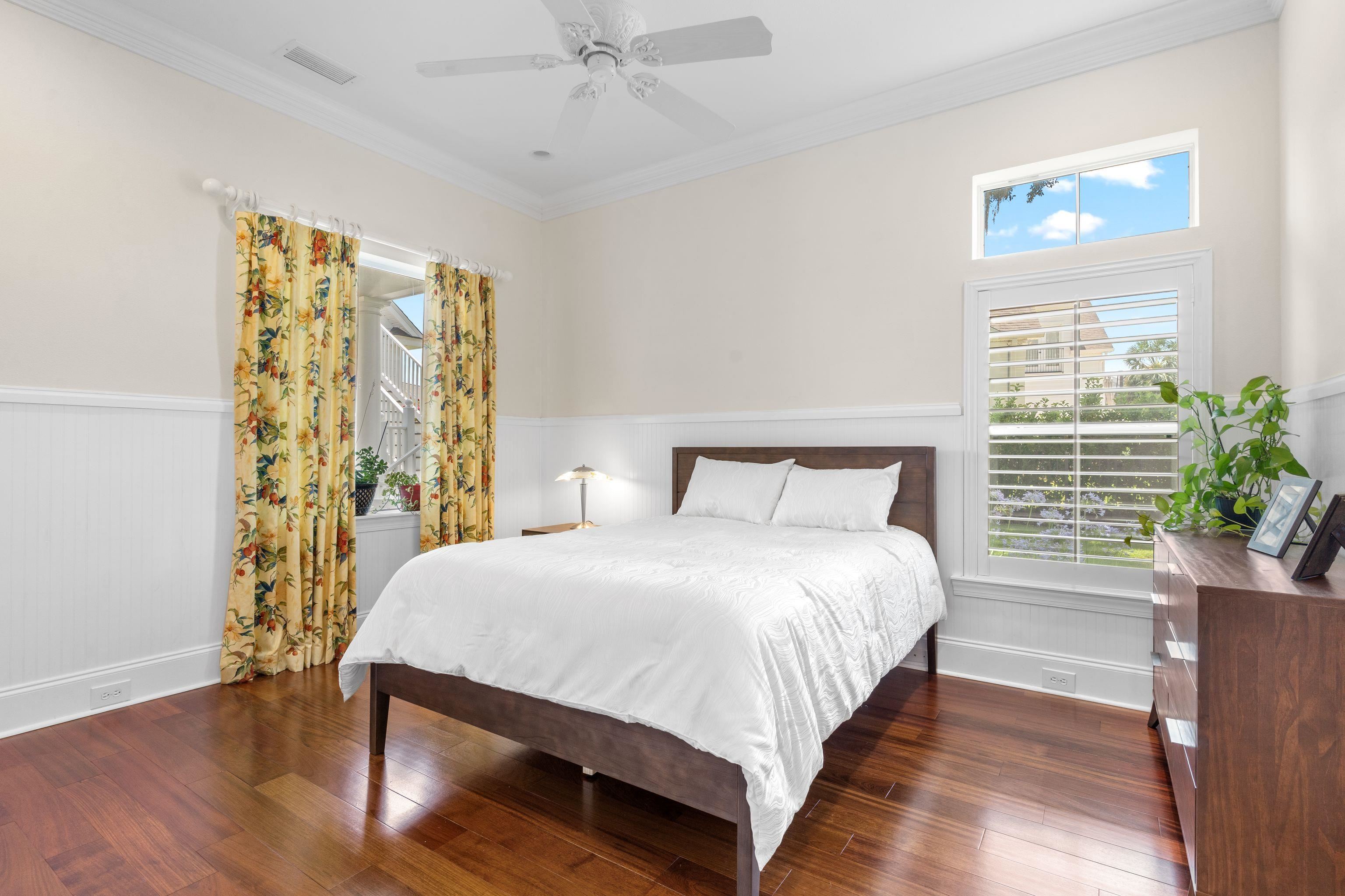 3044 DICKINSON Drive