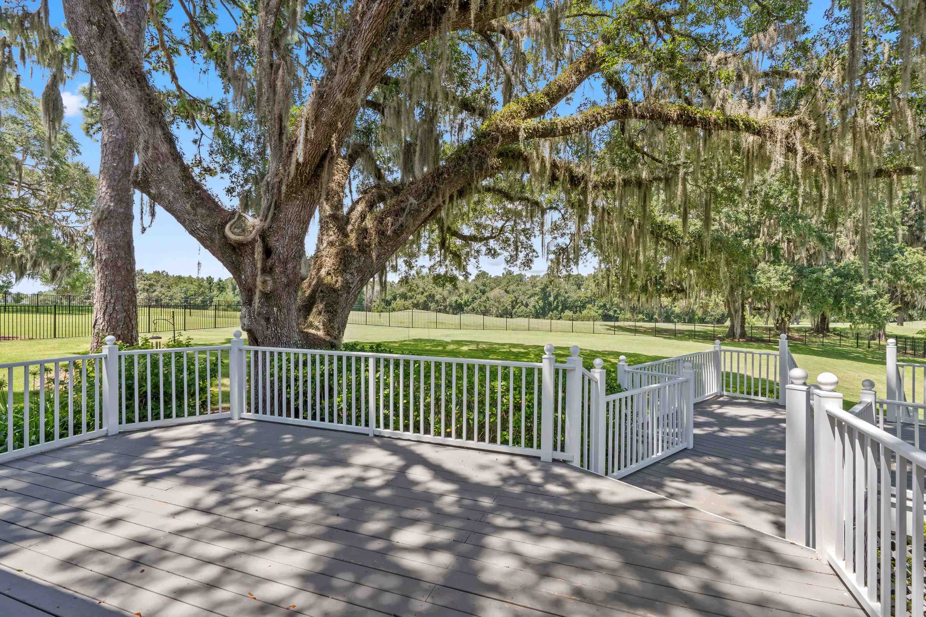 3044 DICKINSON Drive