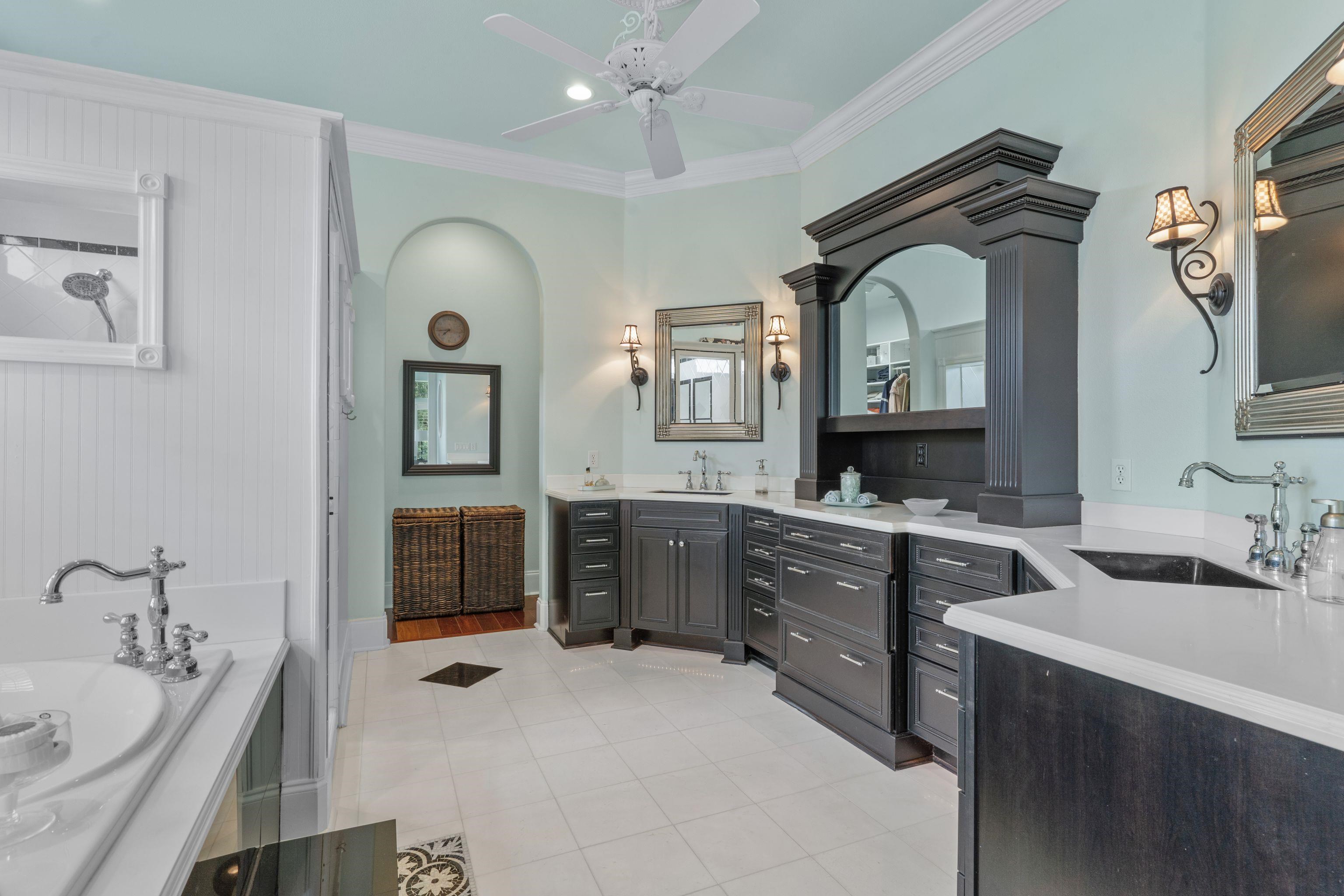 3044 DICKINSON Drive