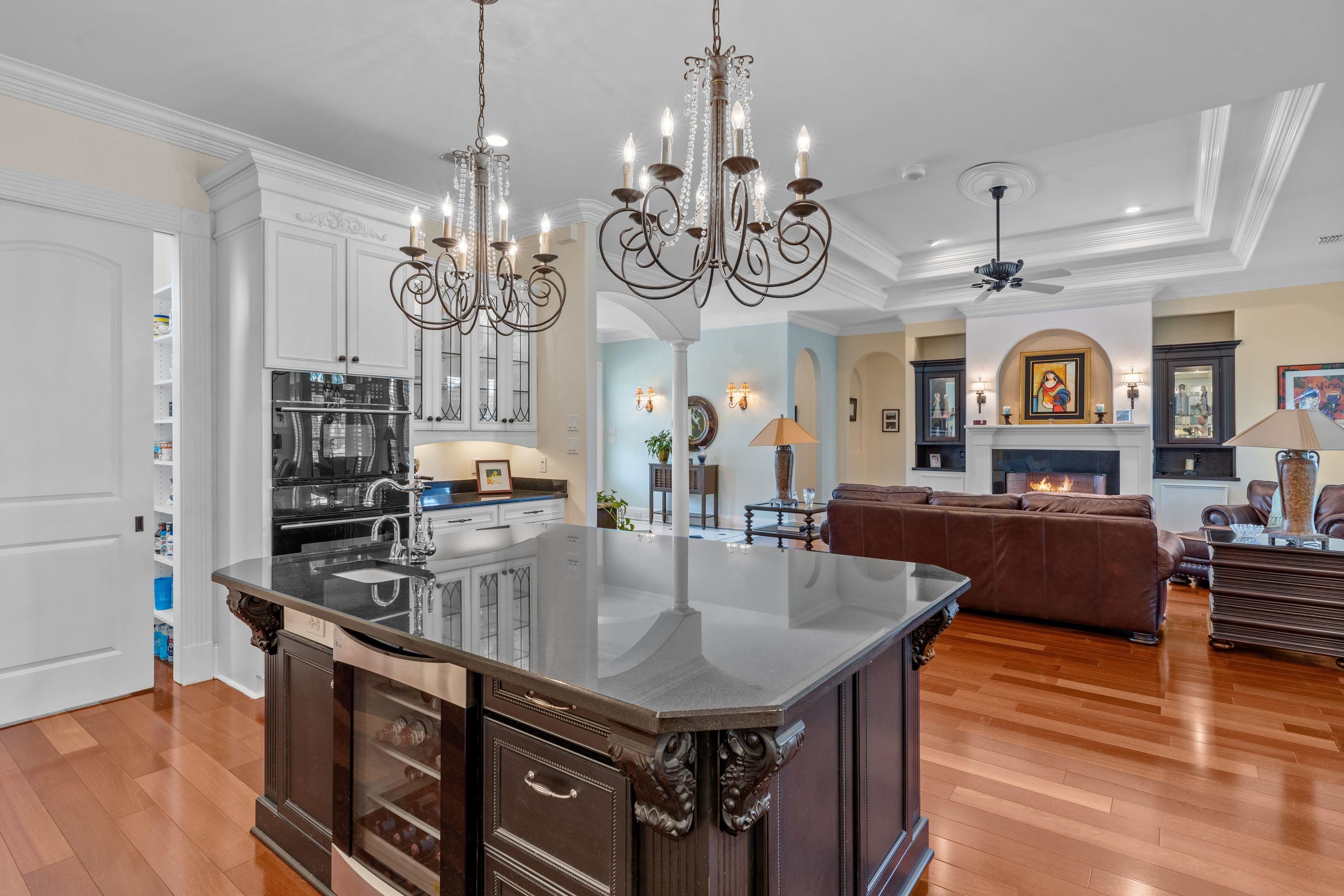 3044 DICKINSON Drive