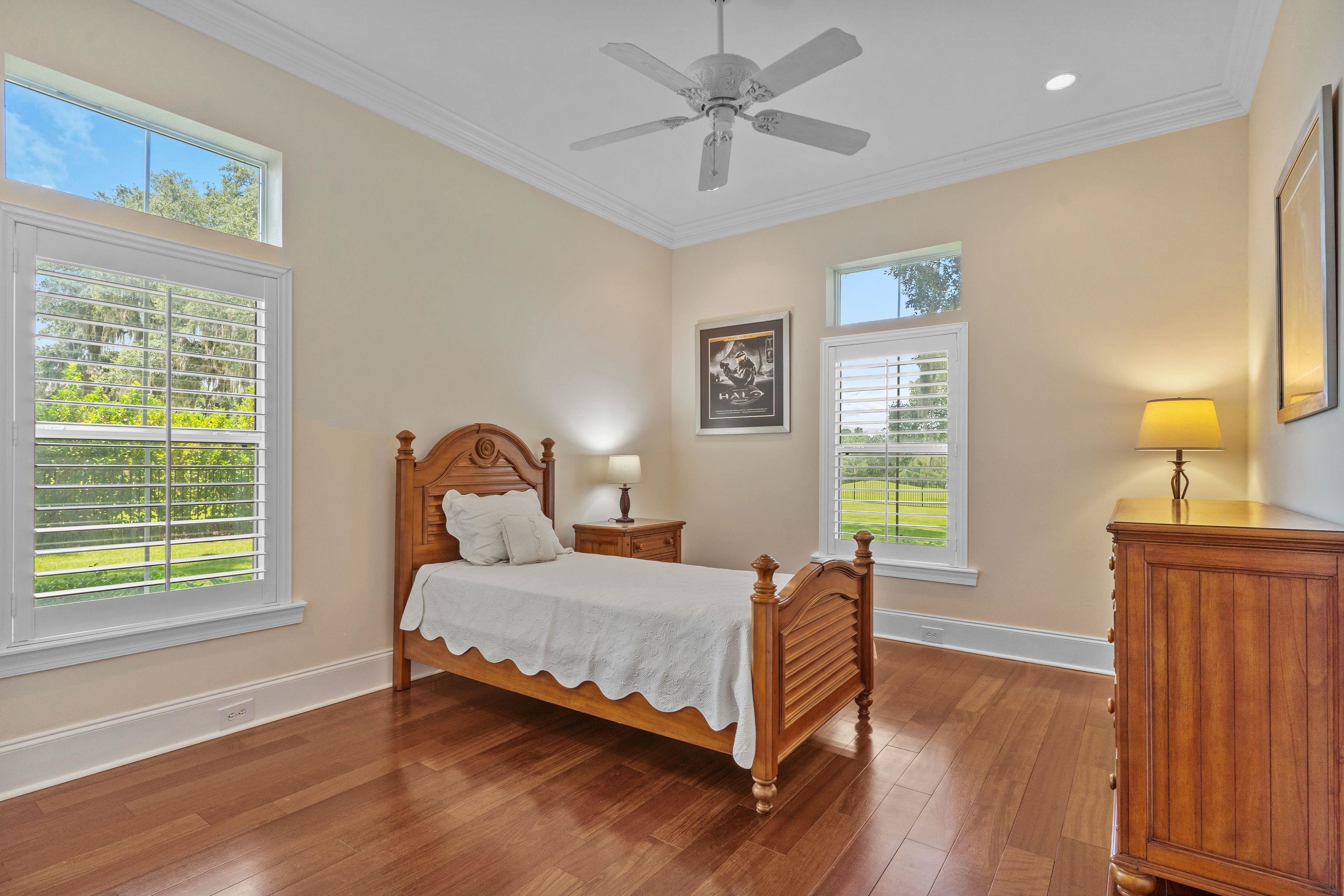 3044 DICKINSON Drive