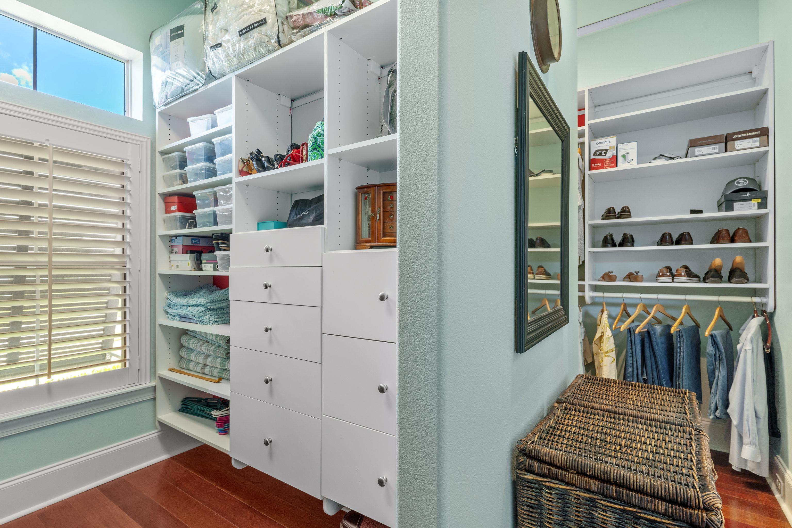 3044 DICKINSON Drive