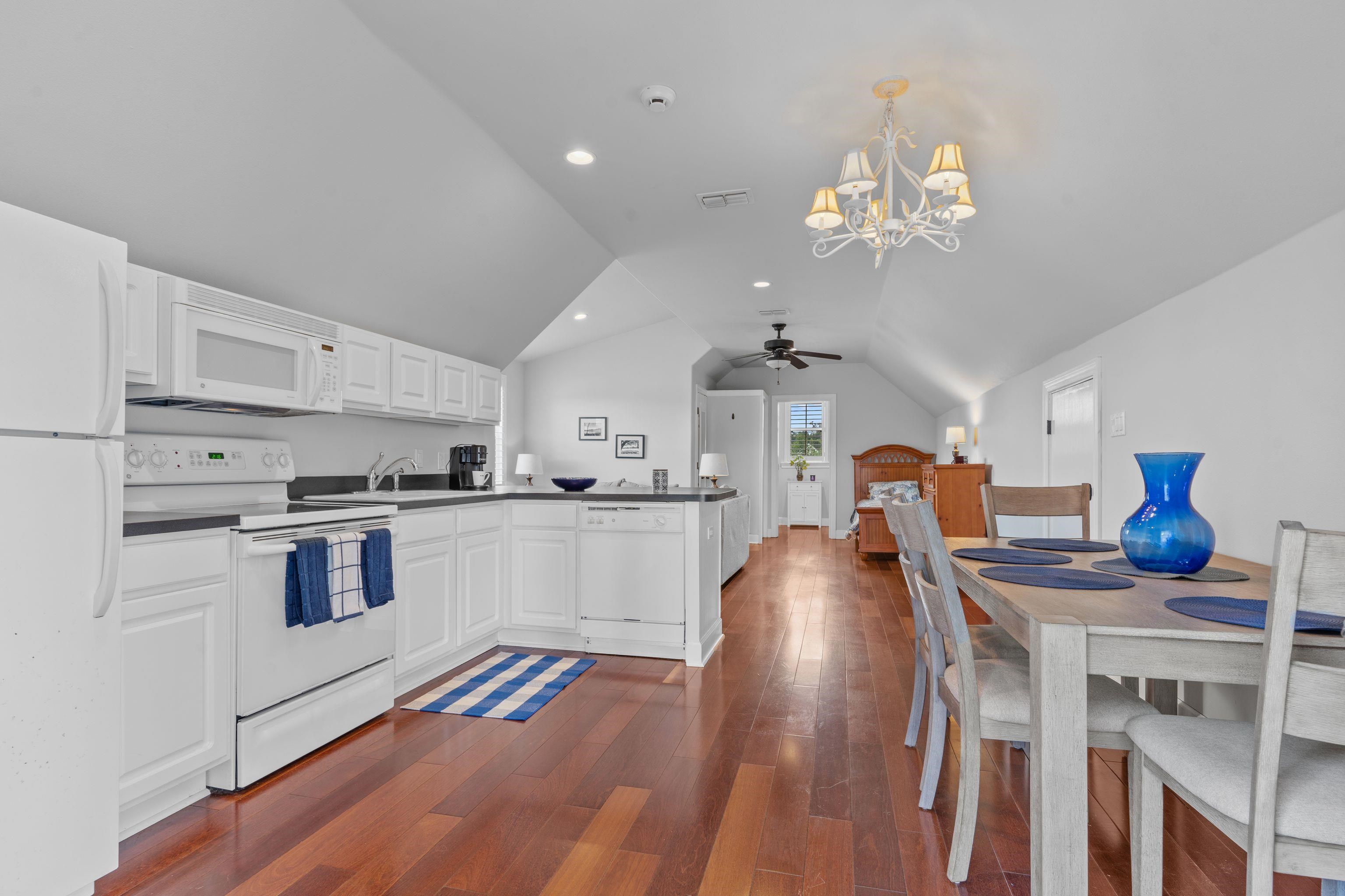 3044 DICKINSON Drive