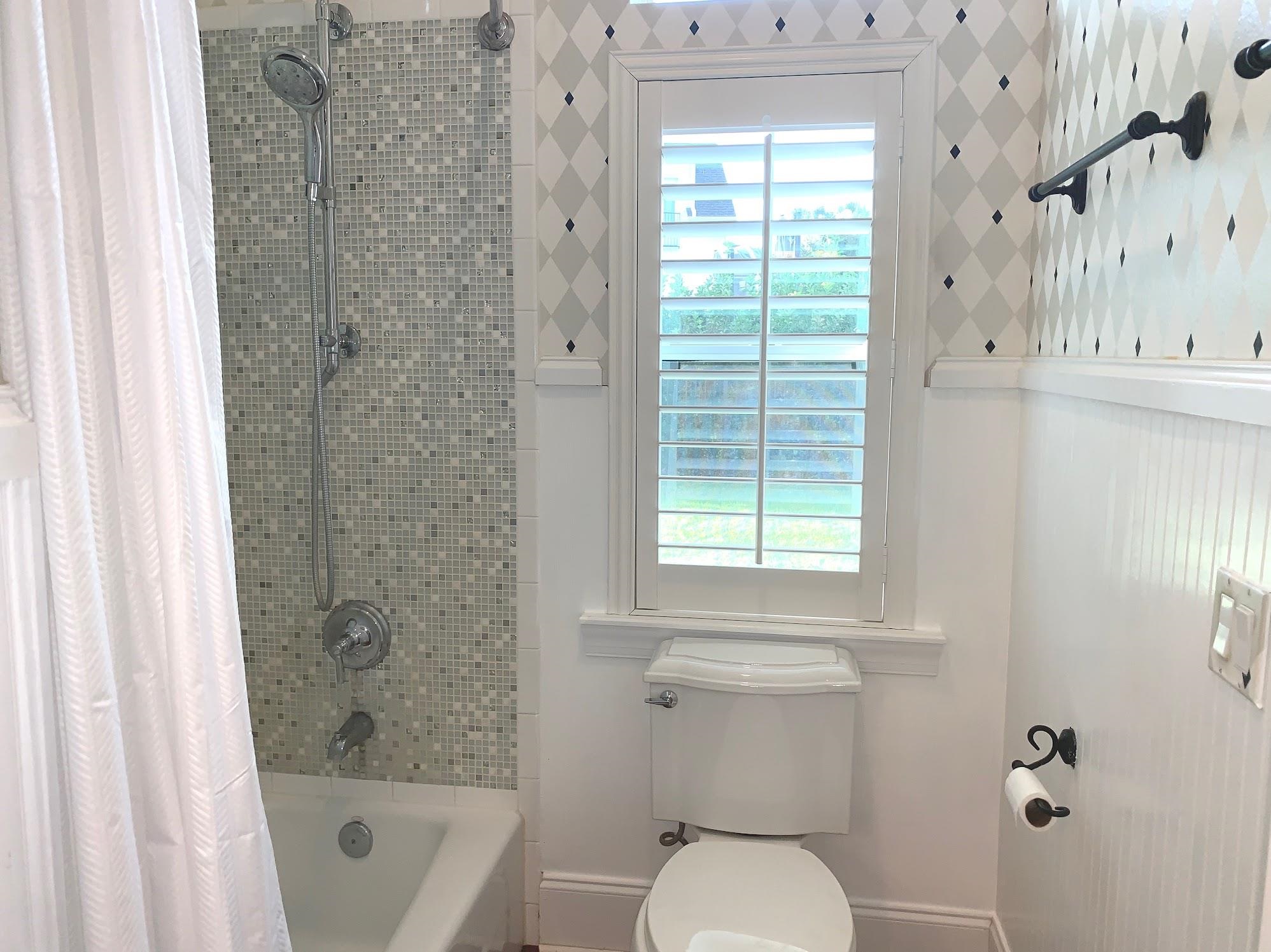 3044 DICKINSON Drive