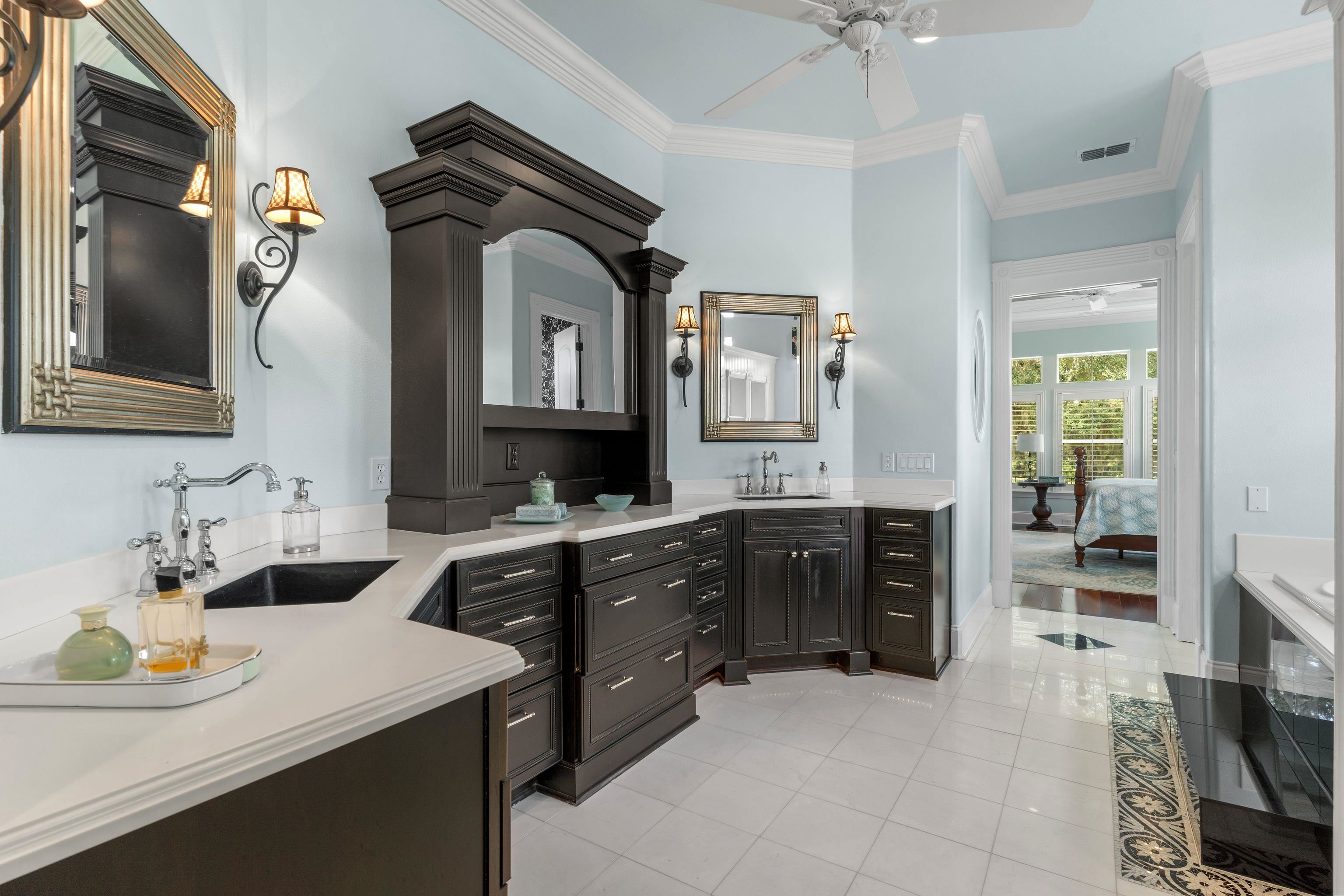 3044 DICKINSON Drive