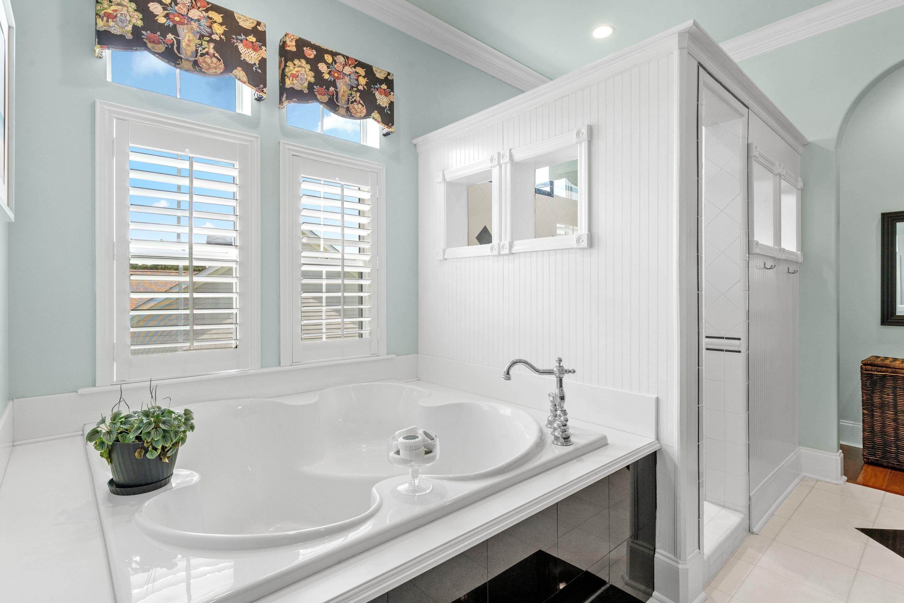 3044 DICKINSON Drive