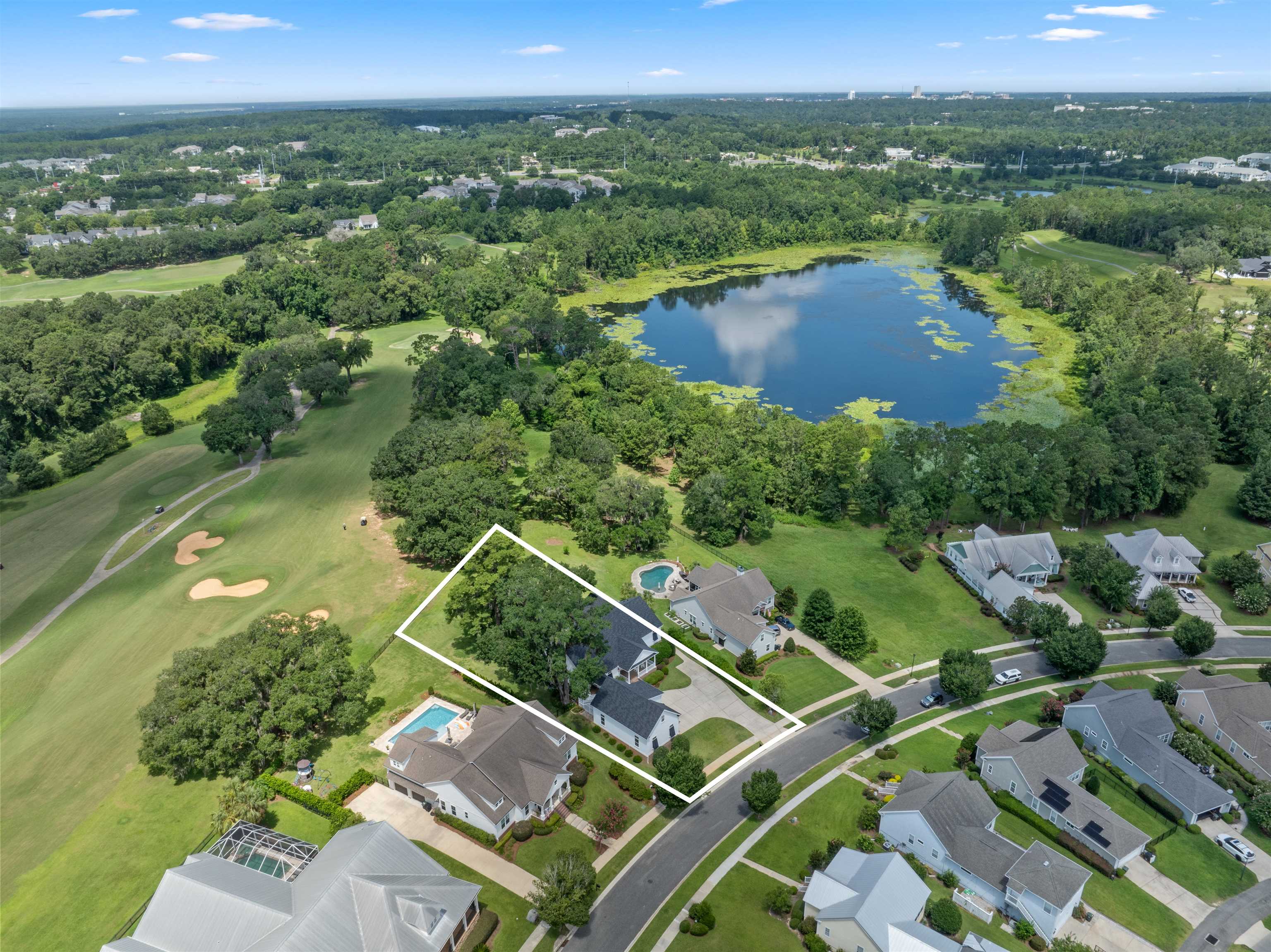 3044 DICKINSON Drive