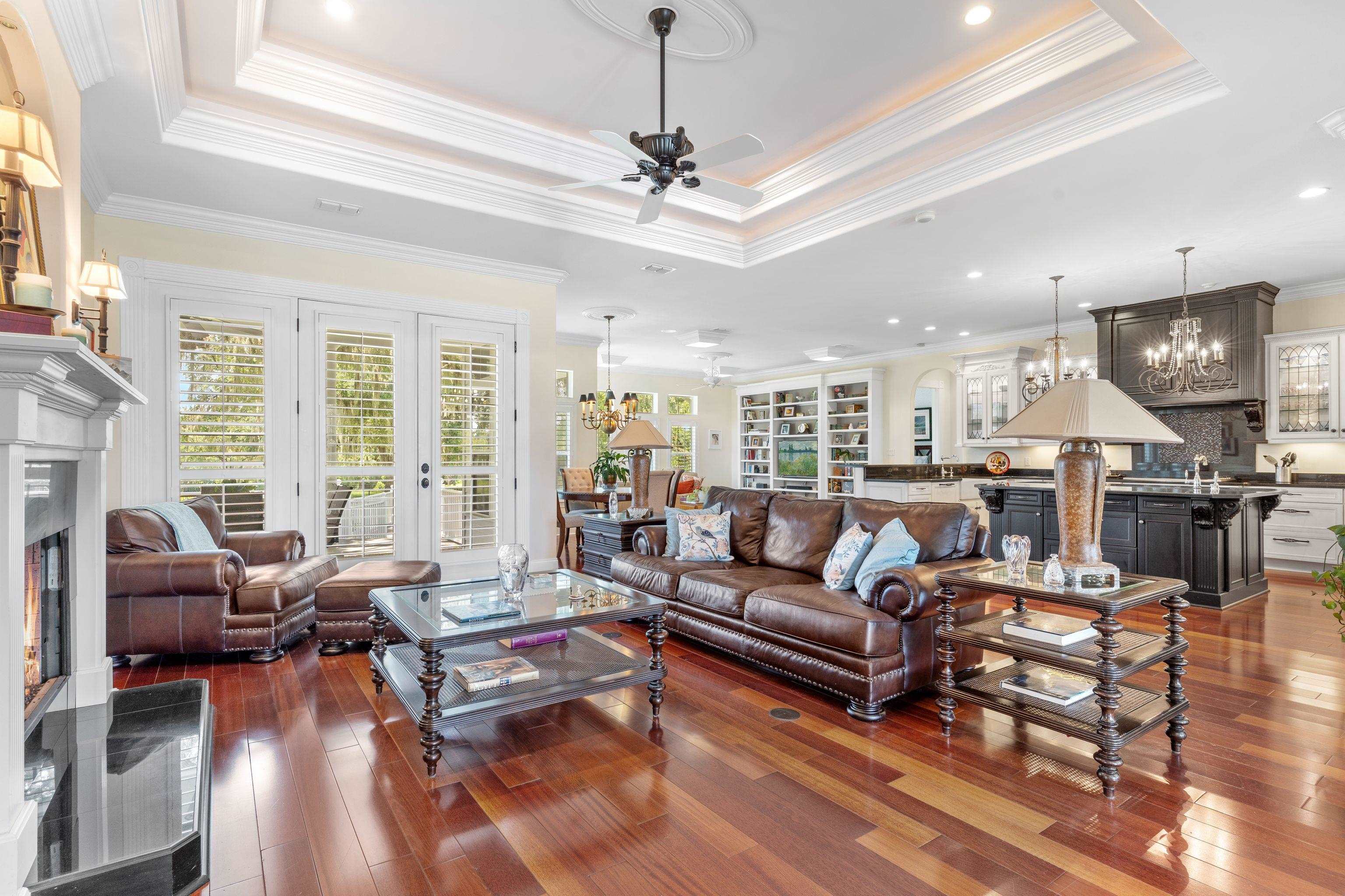 3044 DICKINSON Drive