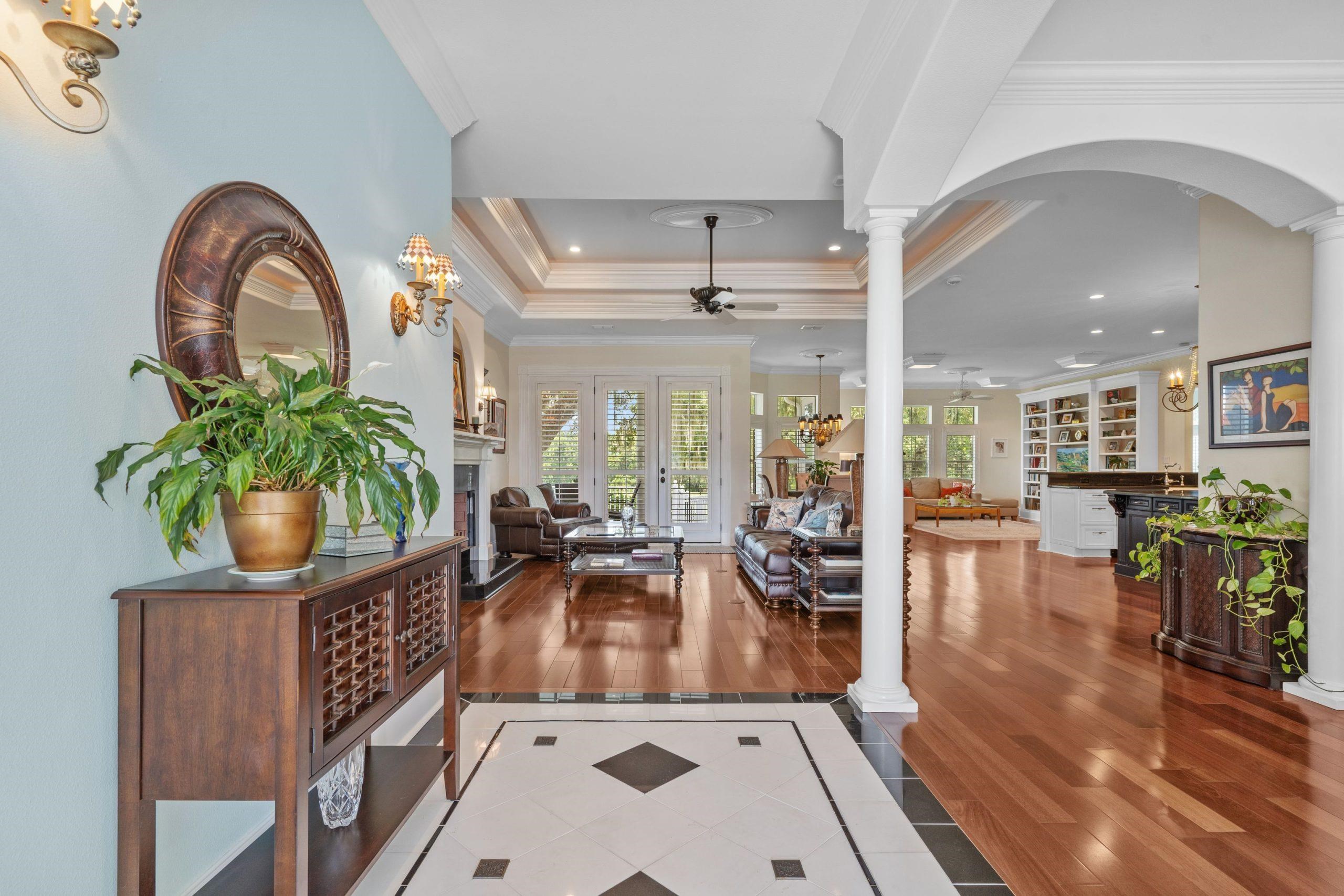 3044 DICKINSON Drive