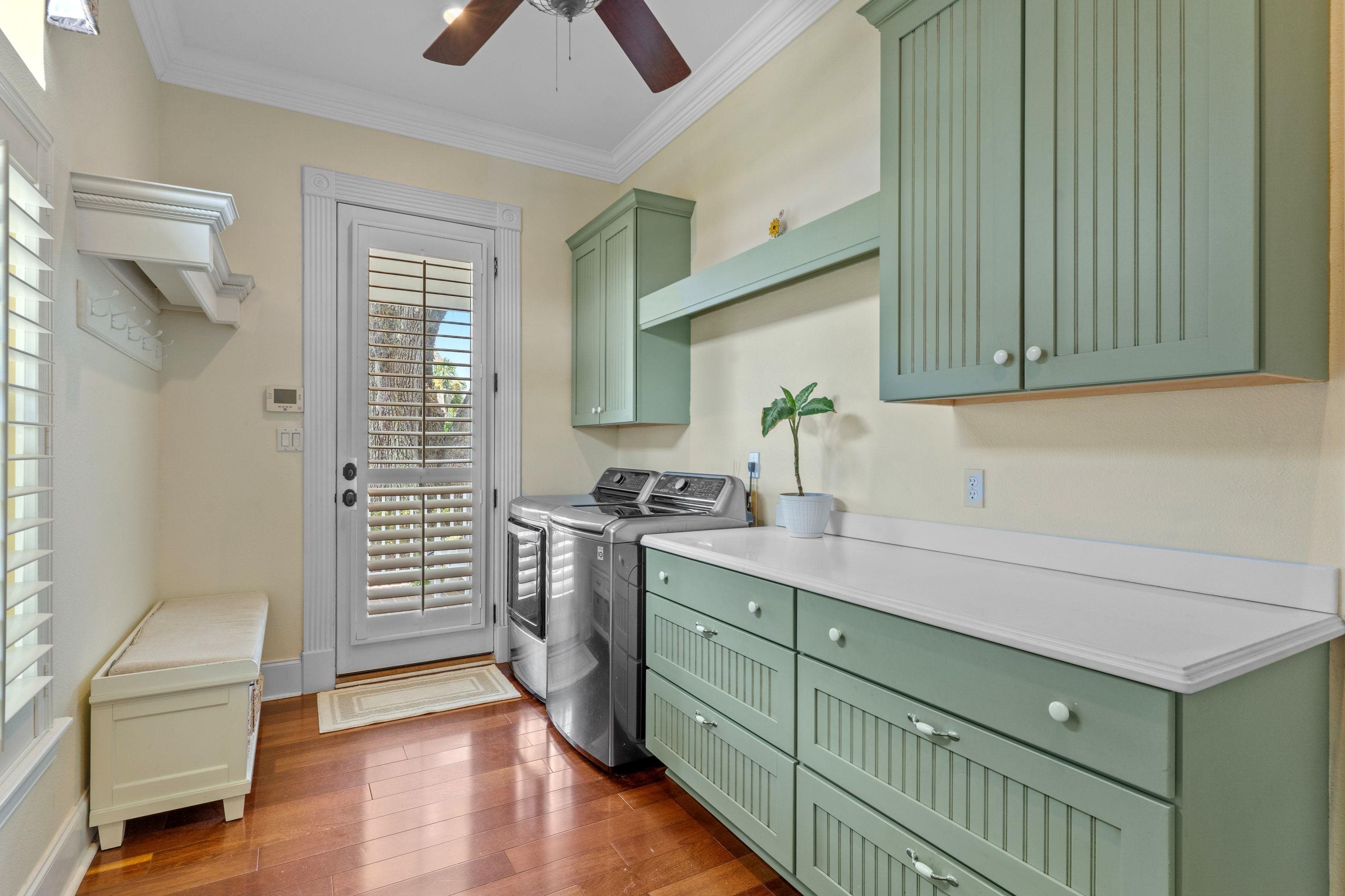 3044 DICKINSON Drive