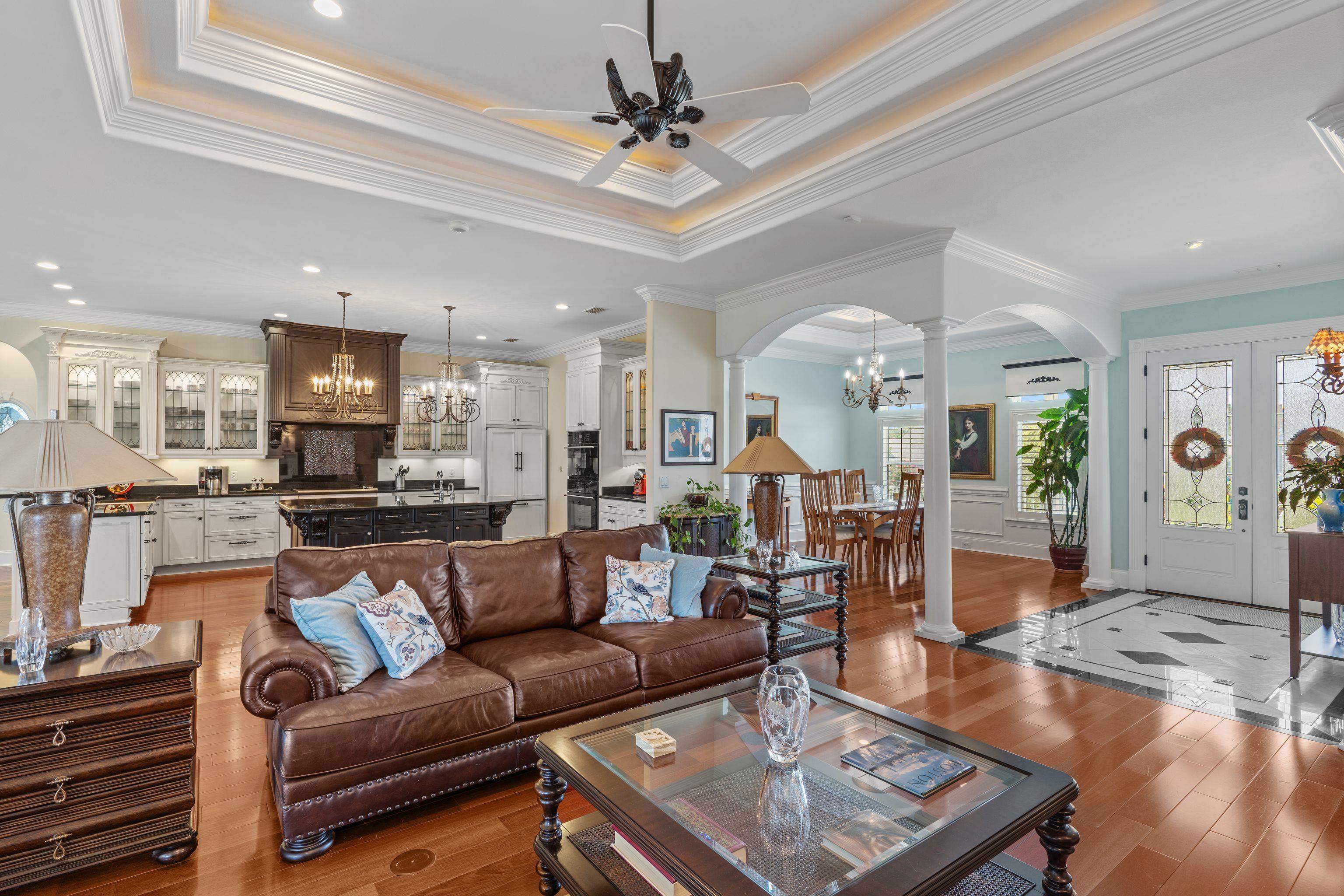 3044 DICKINSON Drive