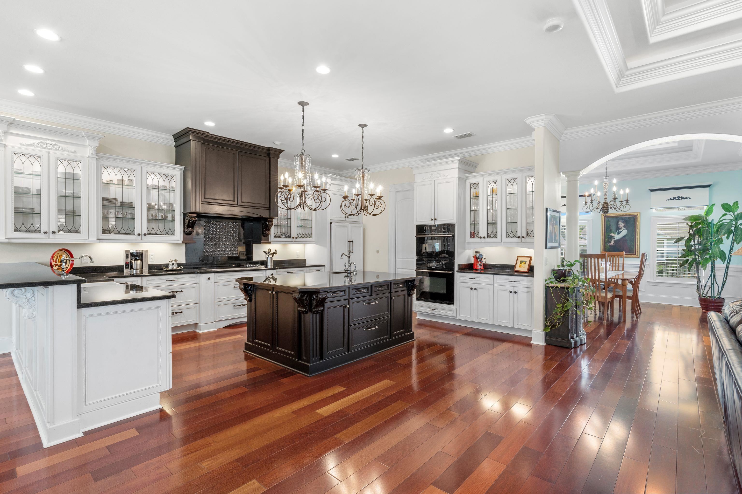 3044 DICKINSON Drive