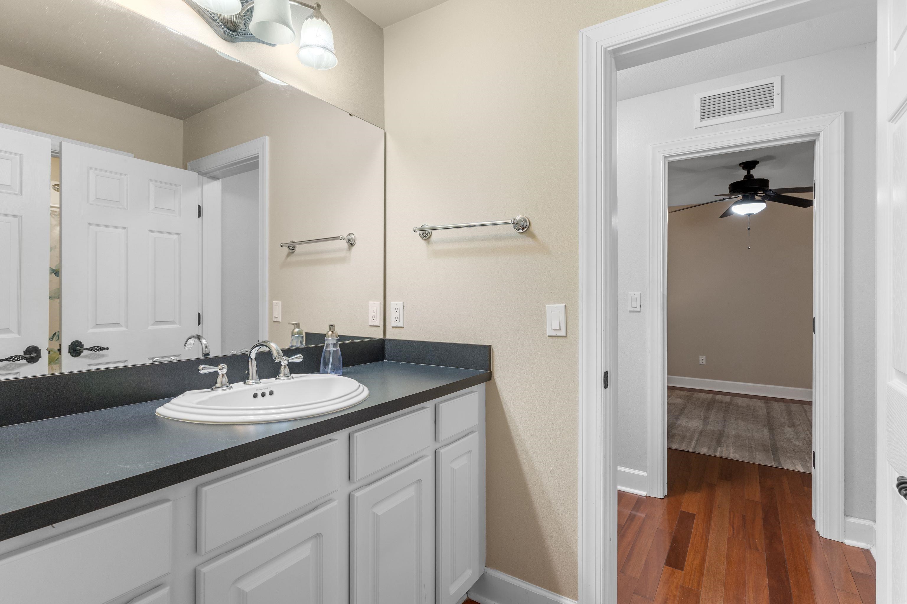 3044 DICKINSON Drive