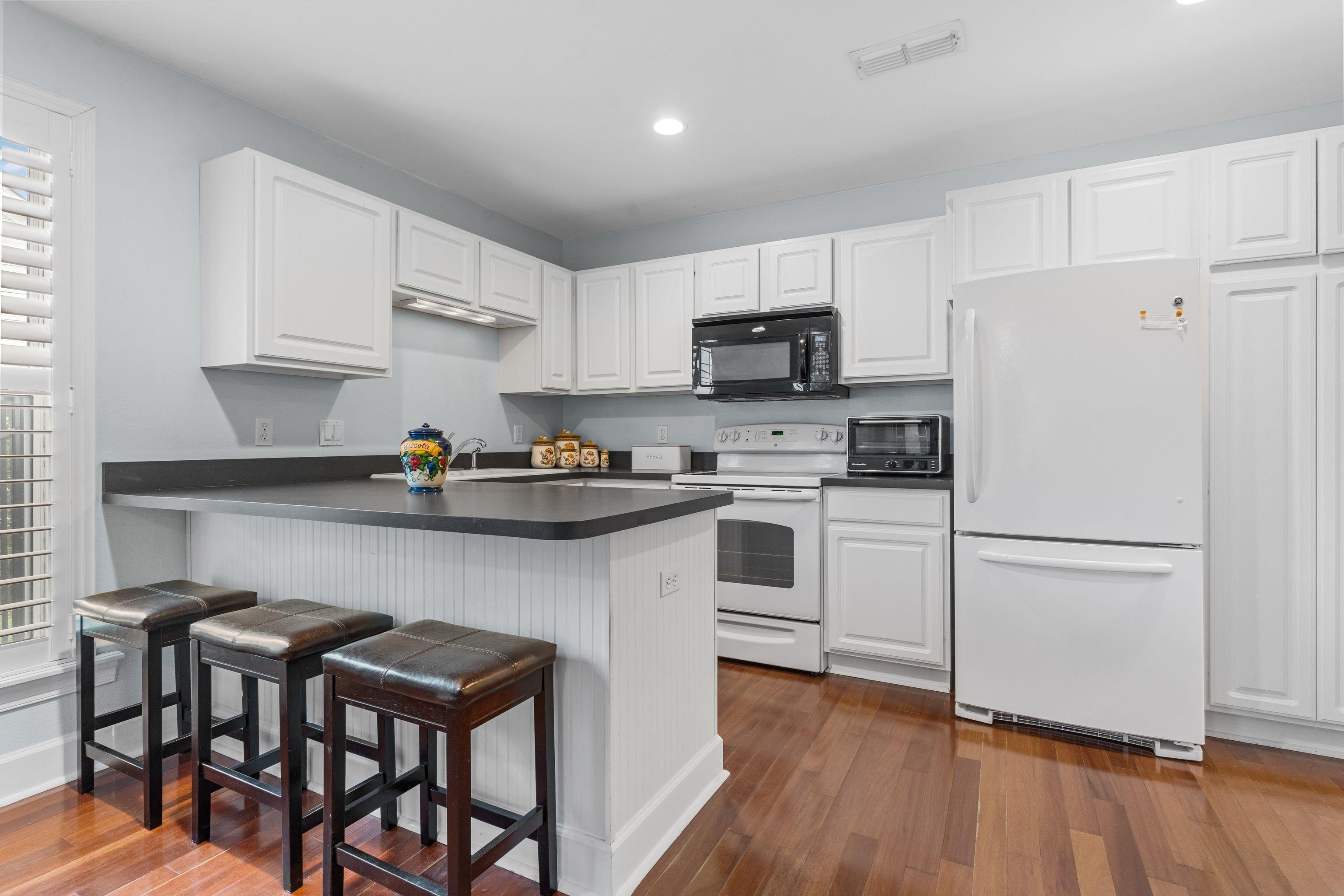 3044 DICKINSON Drive