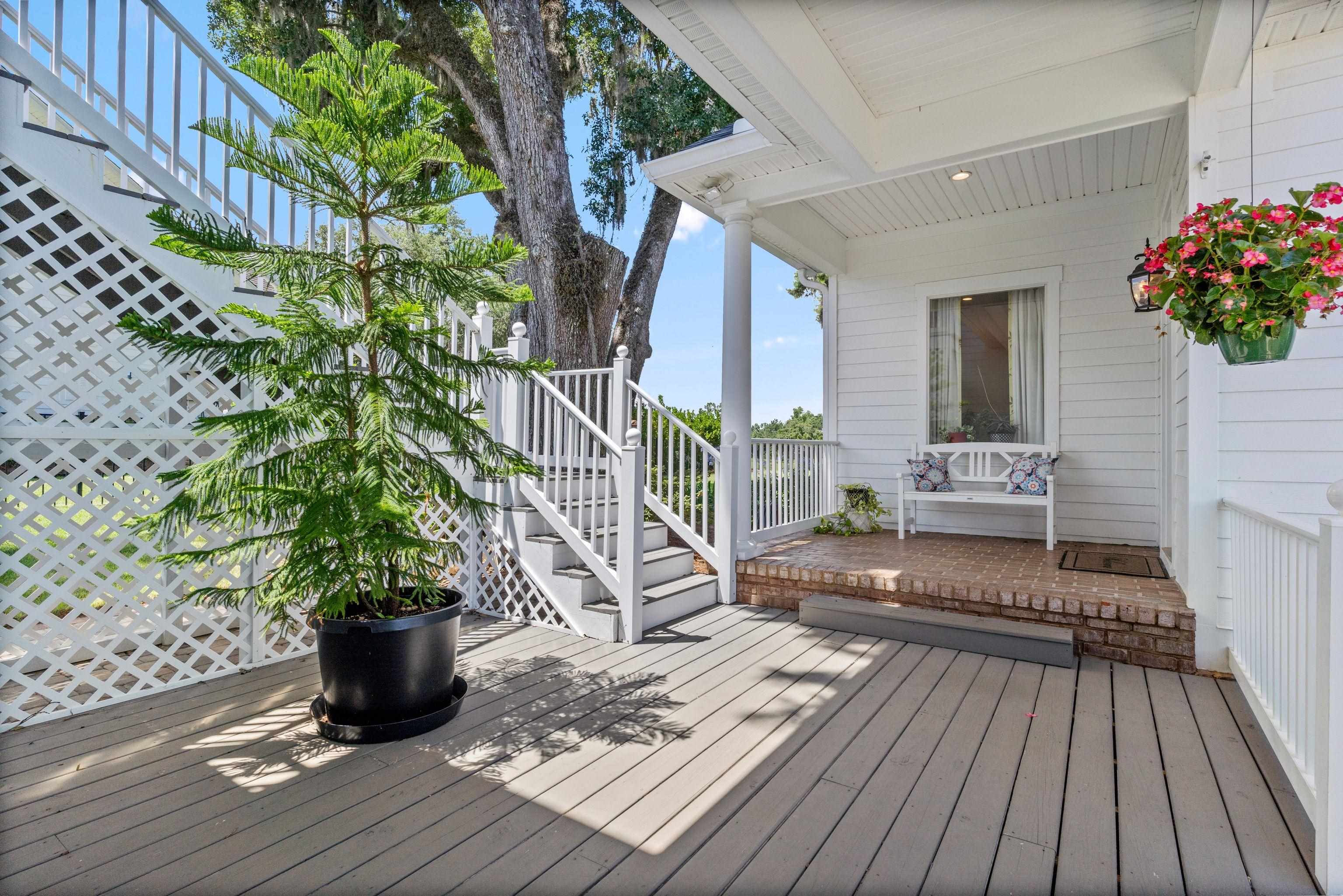 3044 DICKINSON Drive