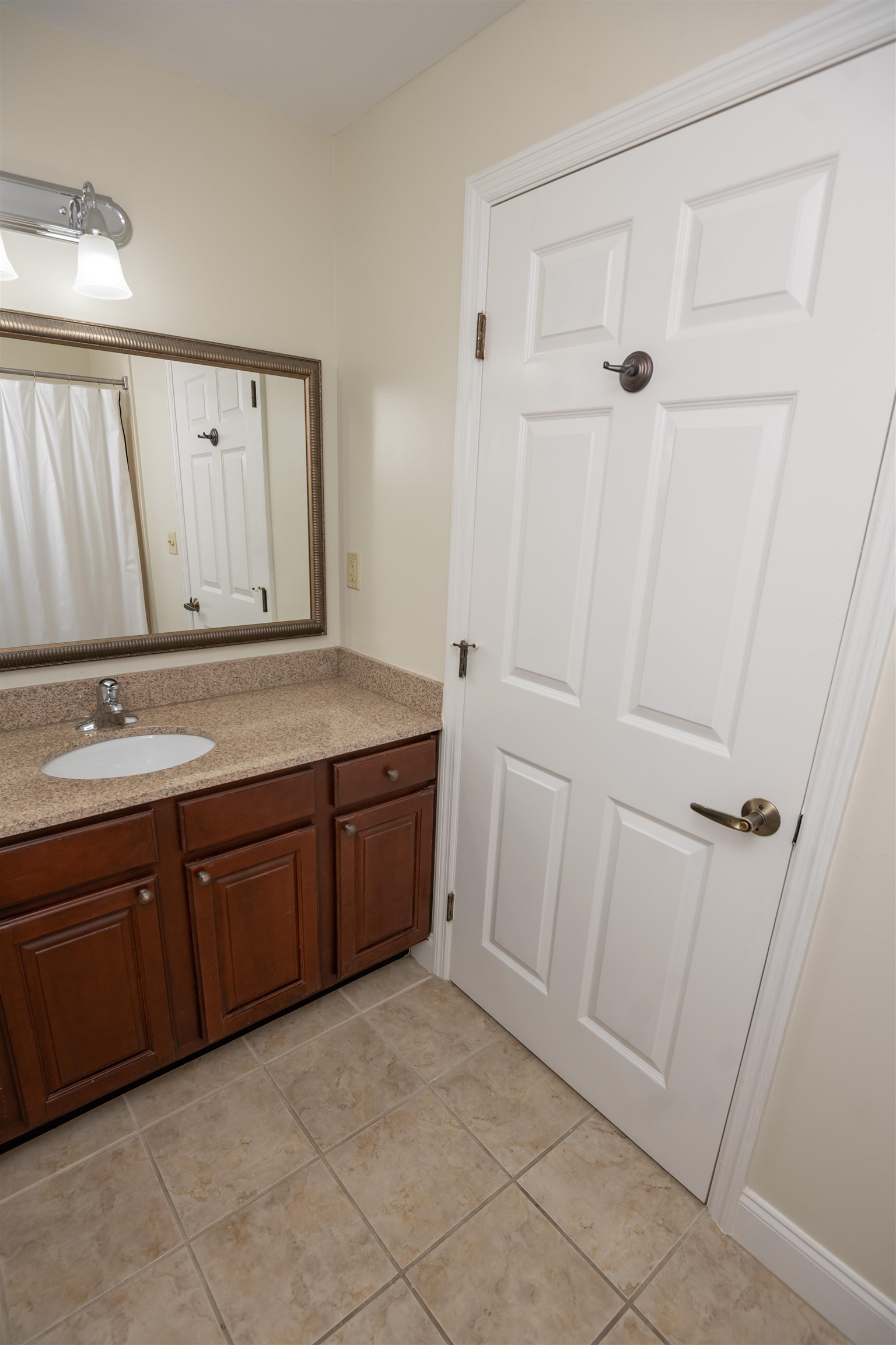 215 W College Avenue Unit: 905