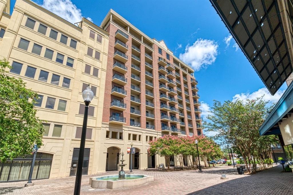 215 W College Avenue Unit: 905