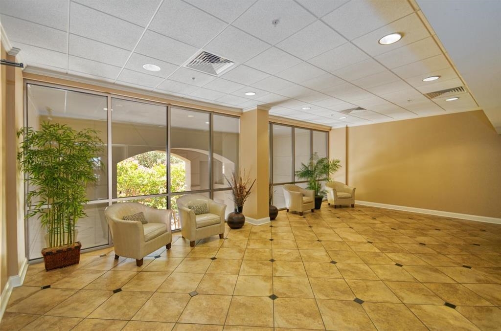 215 W College Avenue Unit: 905