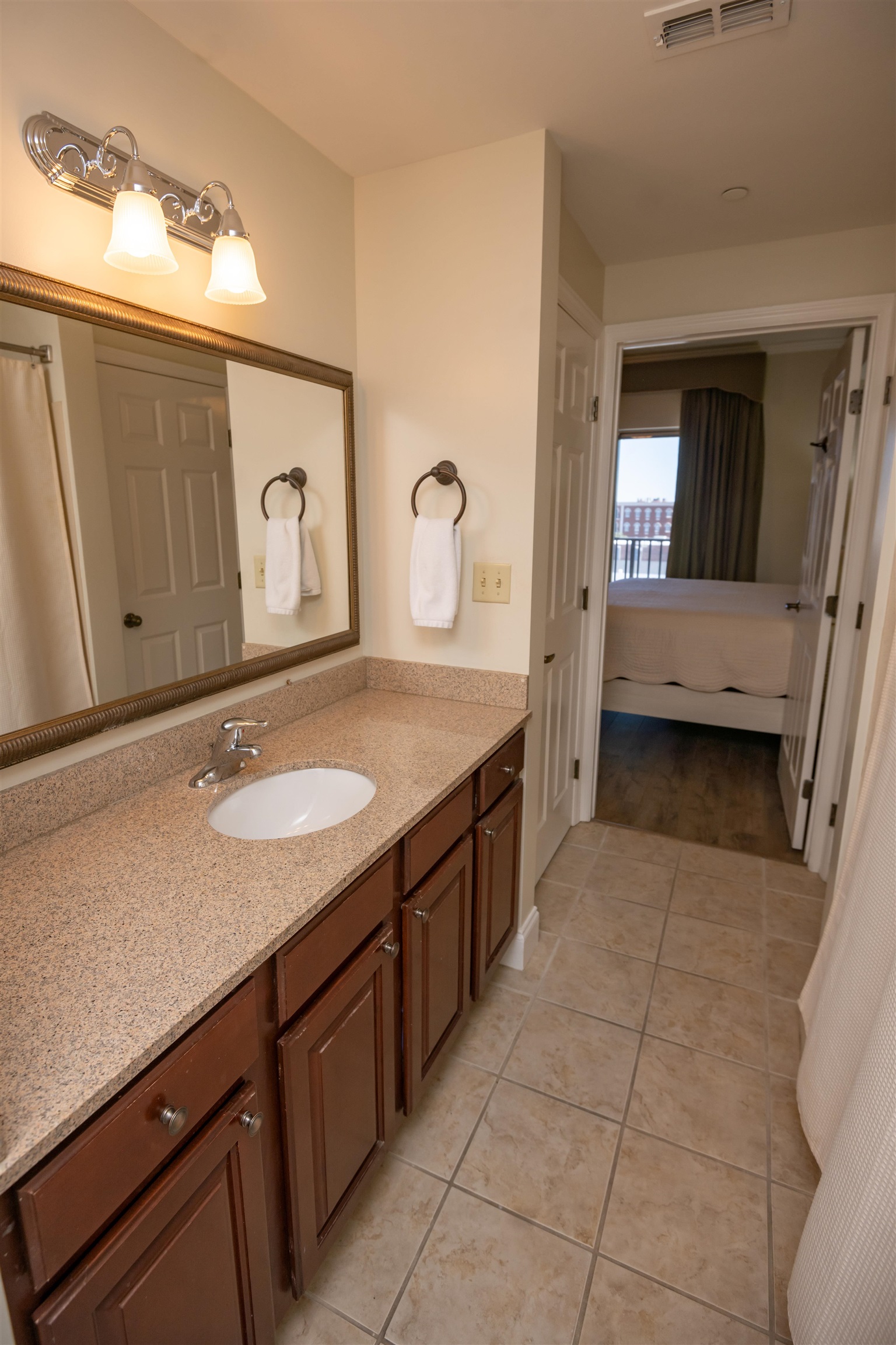 215 W College Avenue Unit: 905