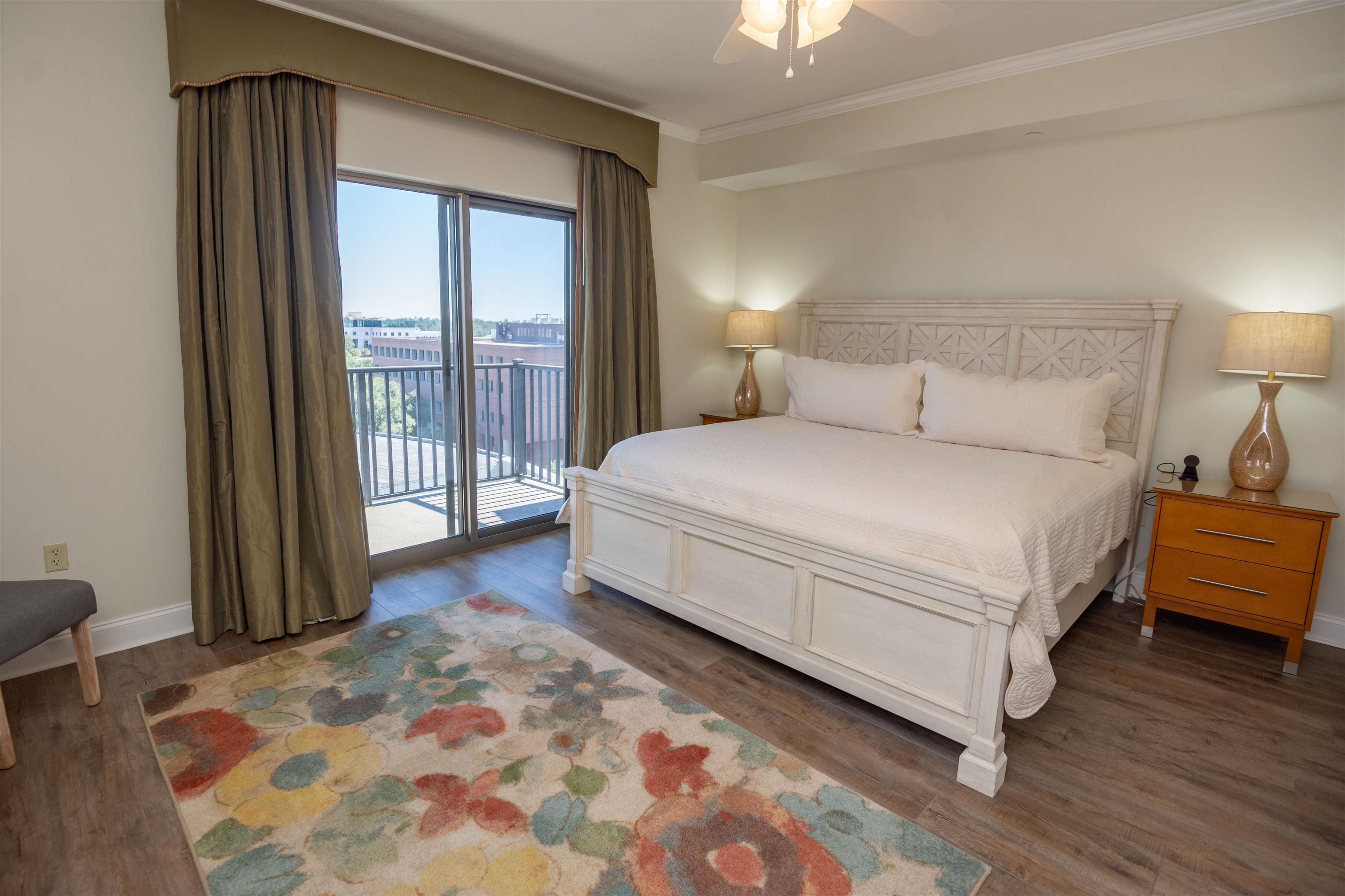 215 W College Avenue Unit: 905
